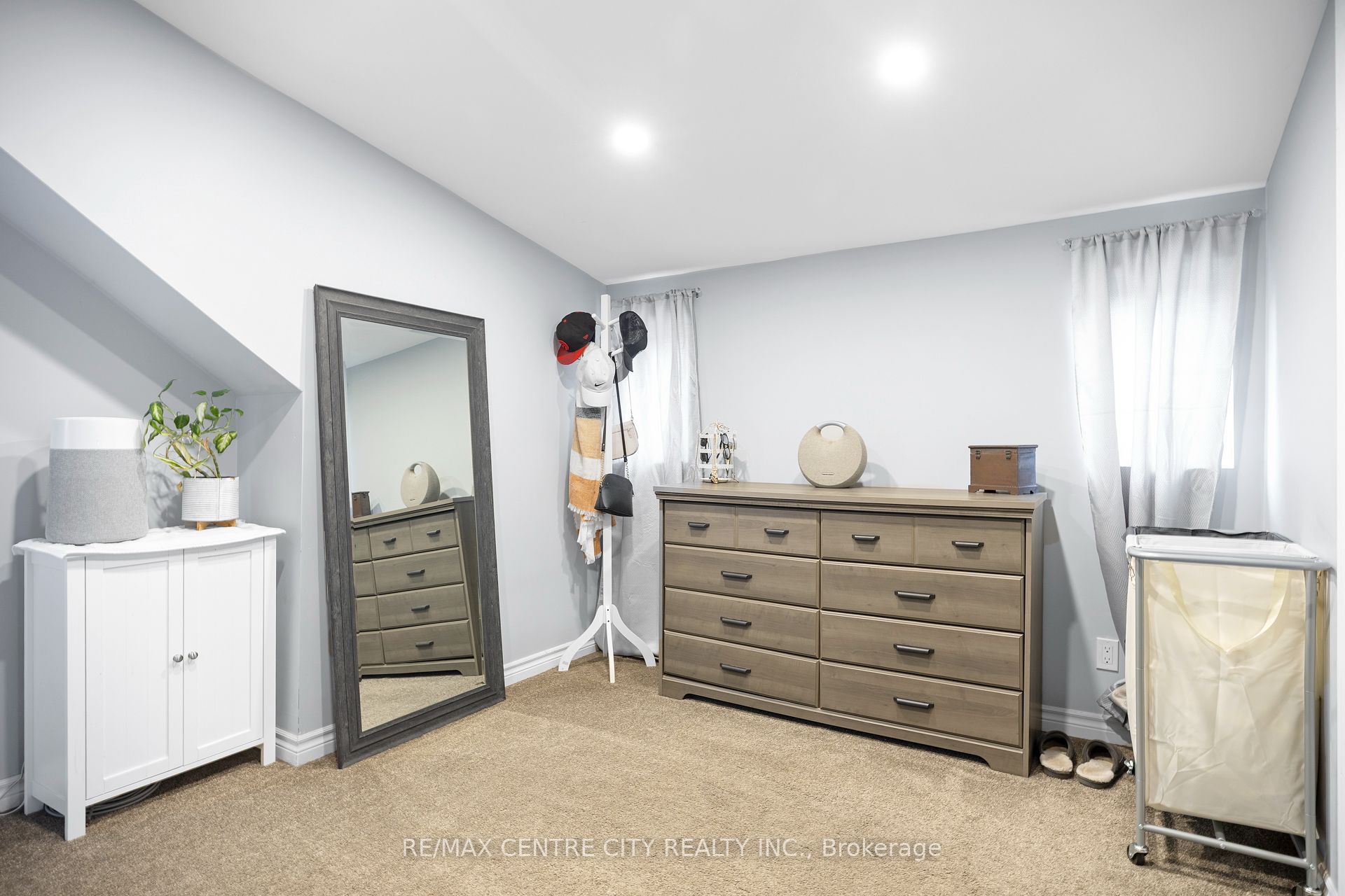 54 Miles Street Property Photo 13