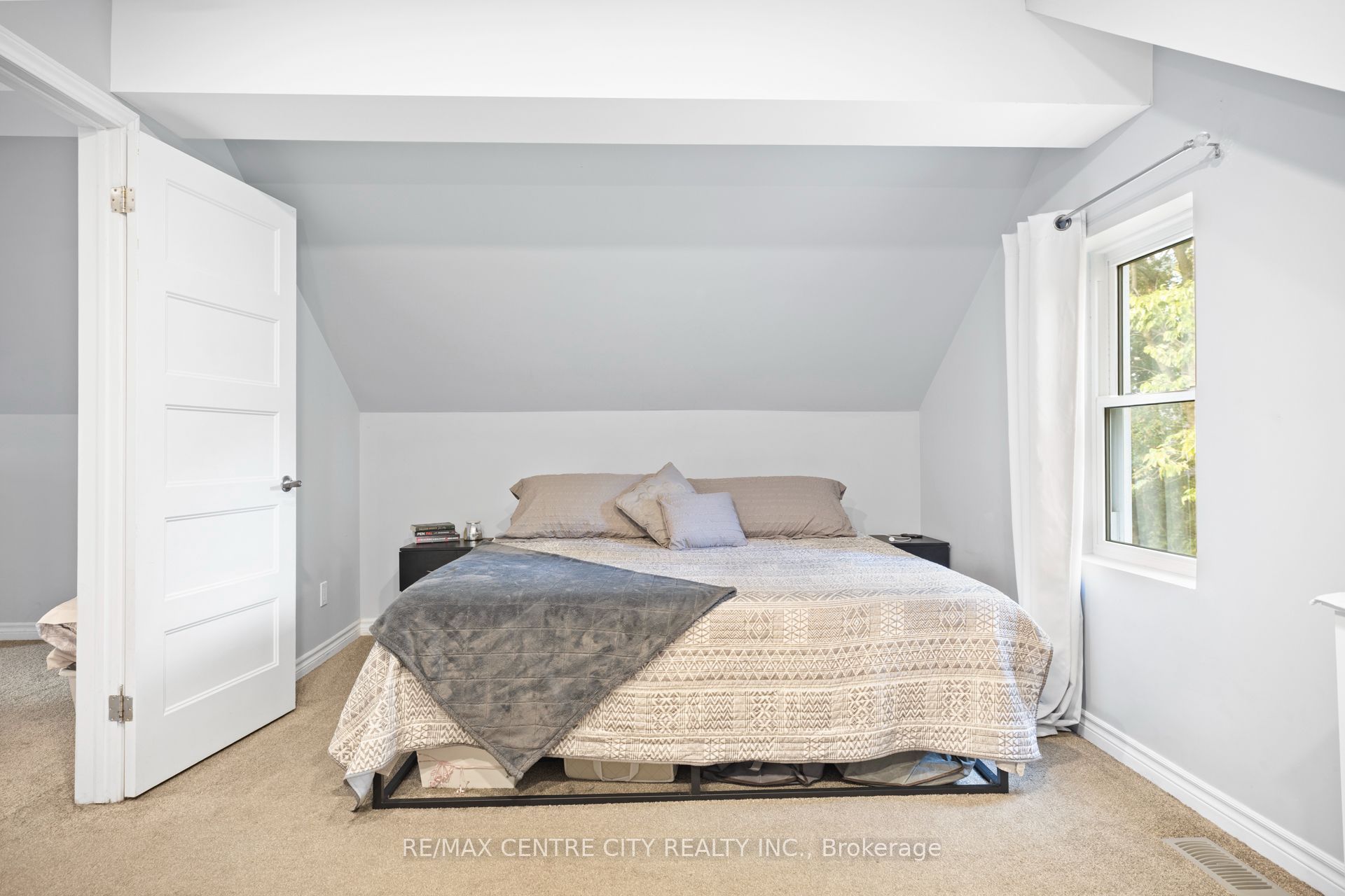 54 Miles Street Property Photo 14
