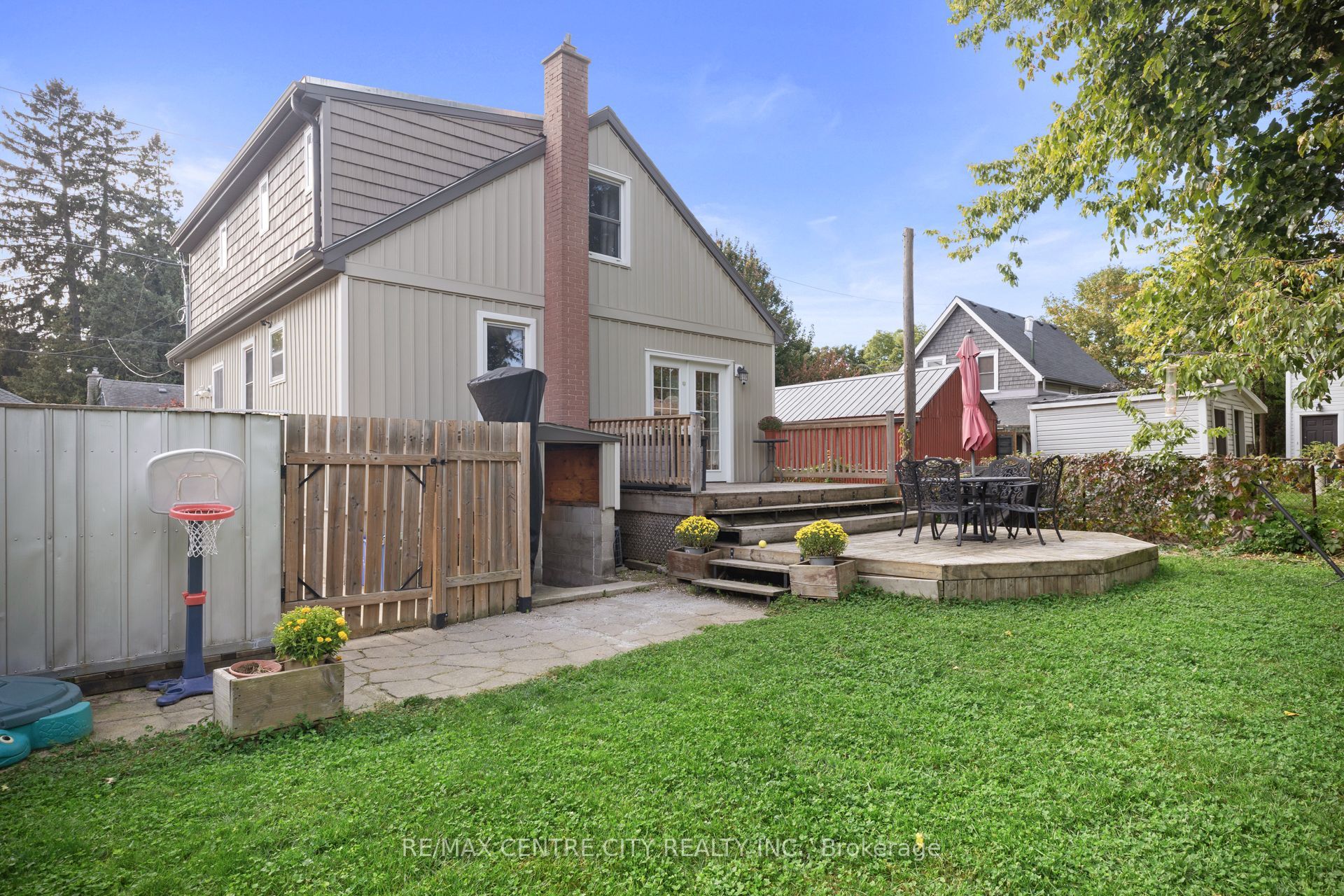 54 Miles Street Property Photo 25