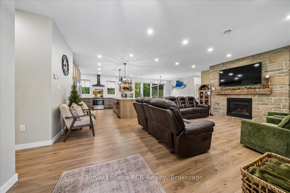 1342 Highway 6 Property Photo 6