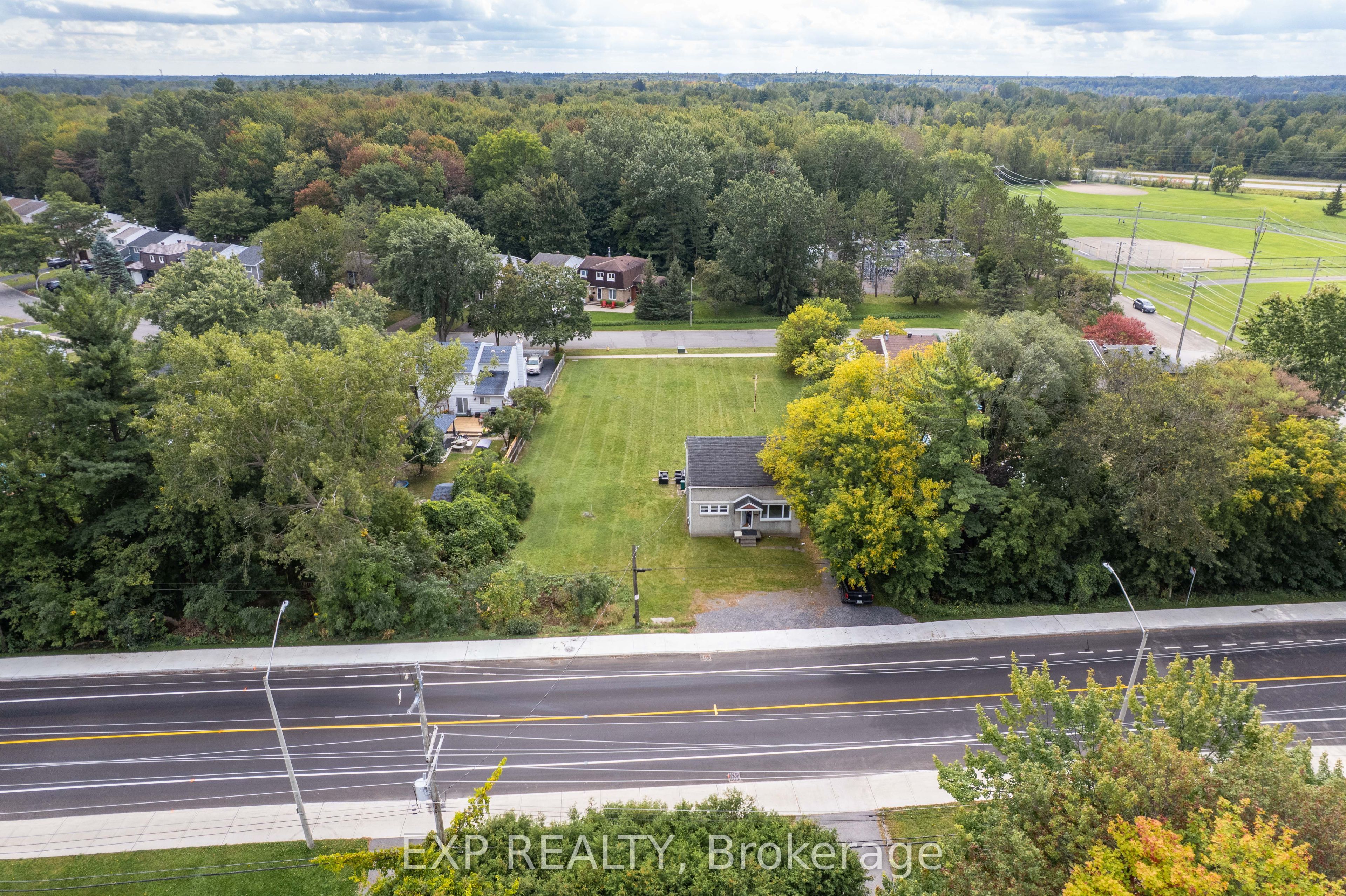 2446 Innes Road Property Photo 3