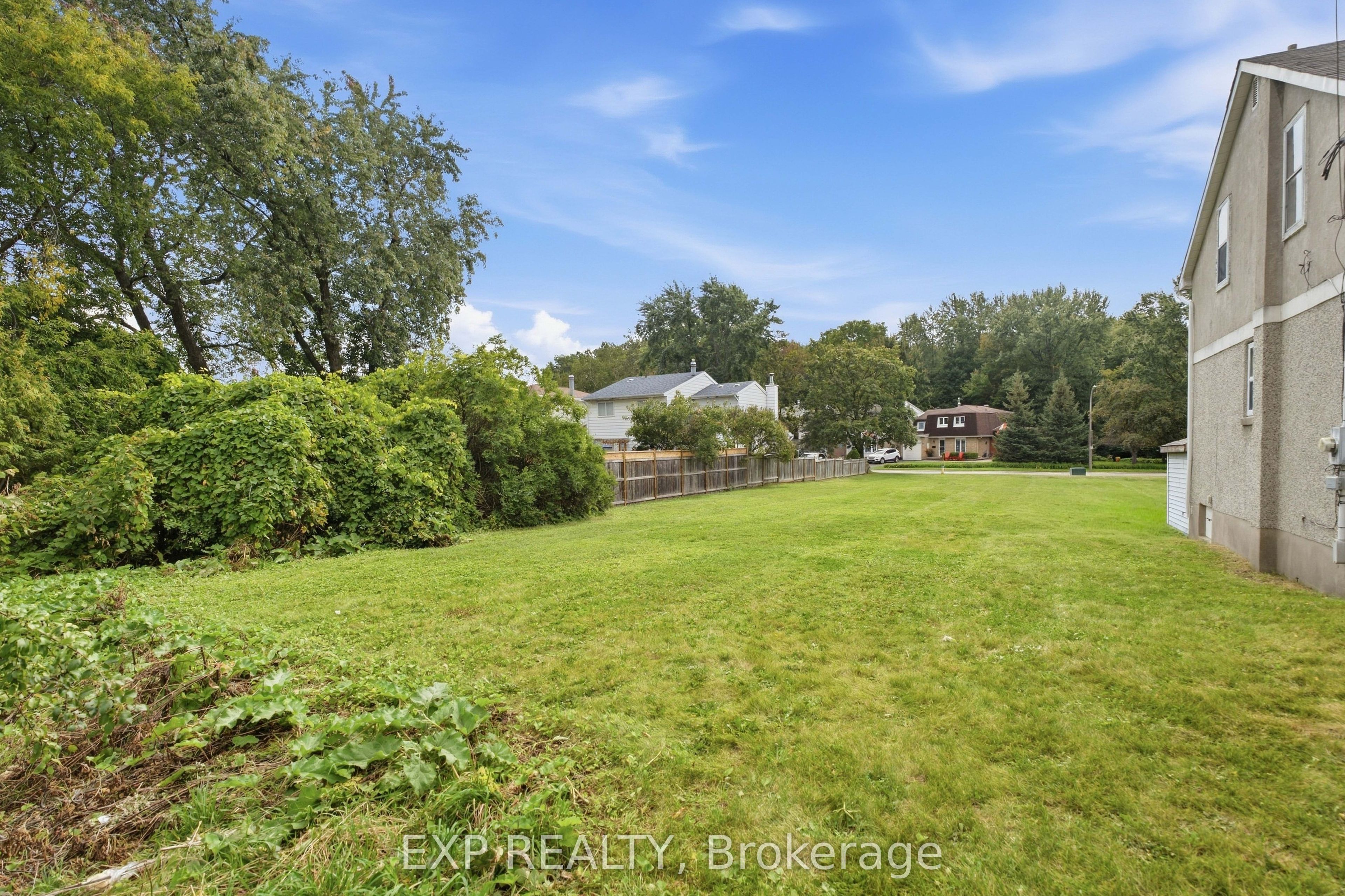 2446 Innes Road Property Photo 8