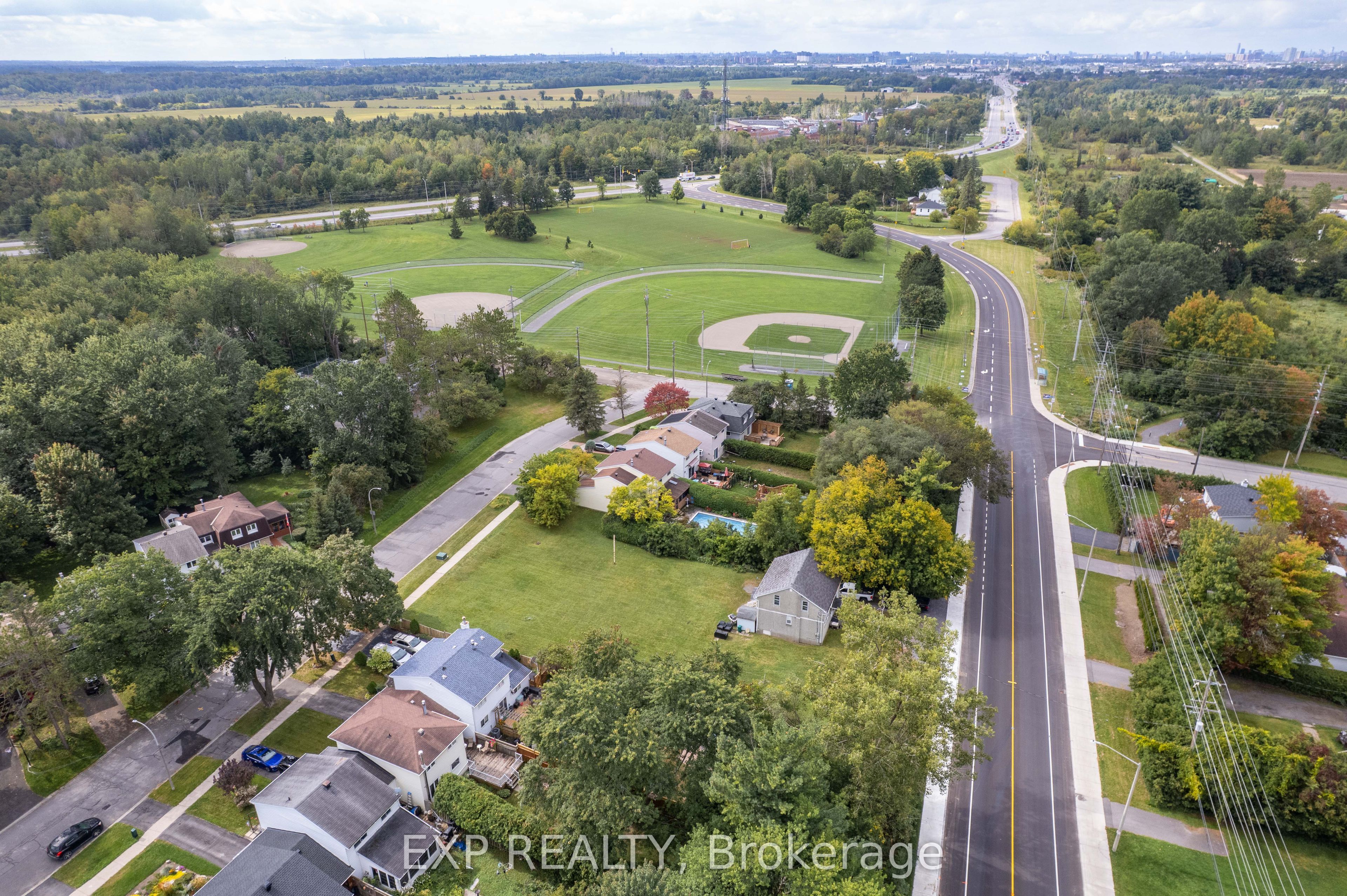 2446 Innes Road Property Photo 10