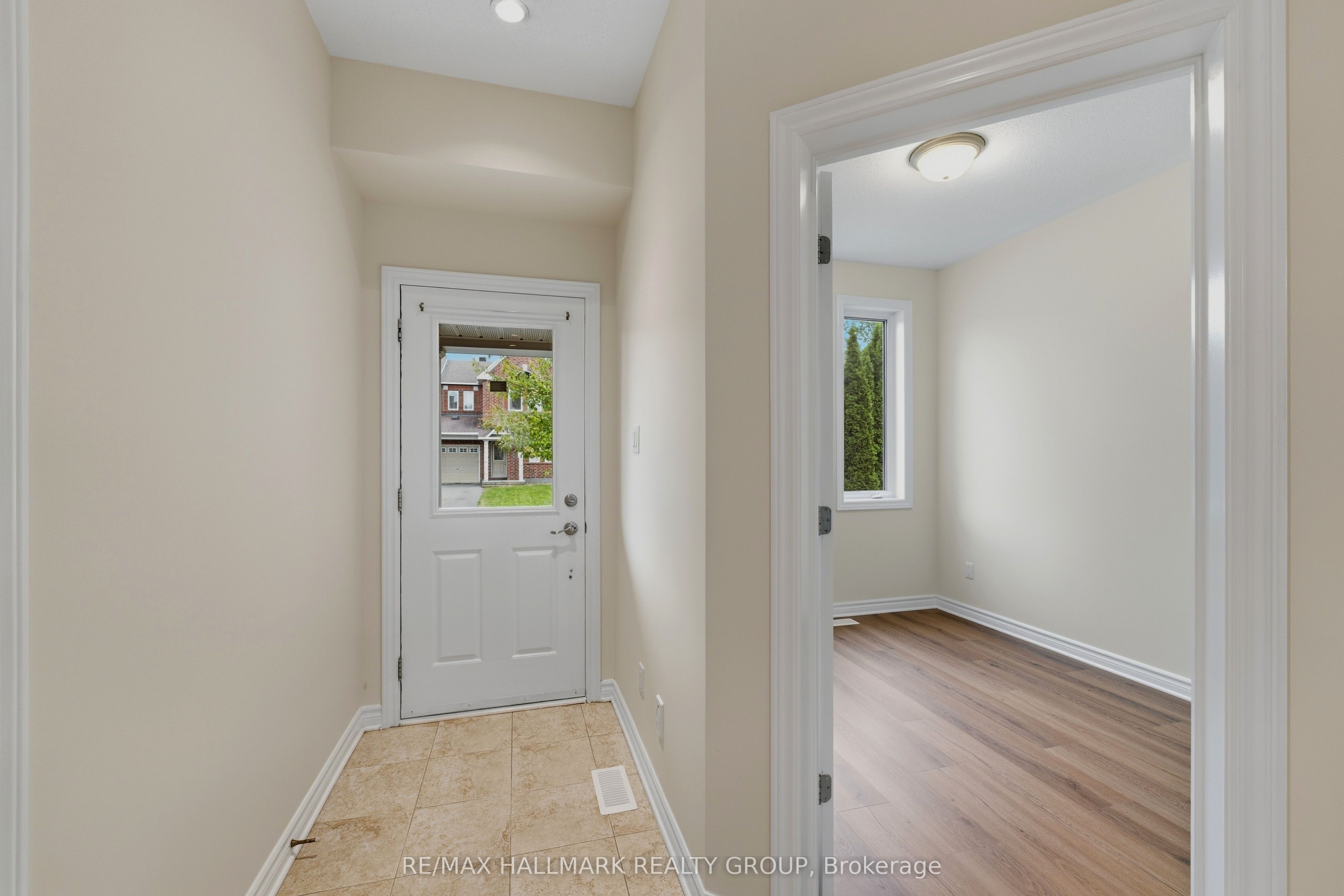 112 Akita Walk Property Photo 4