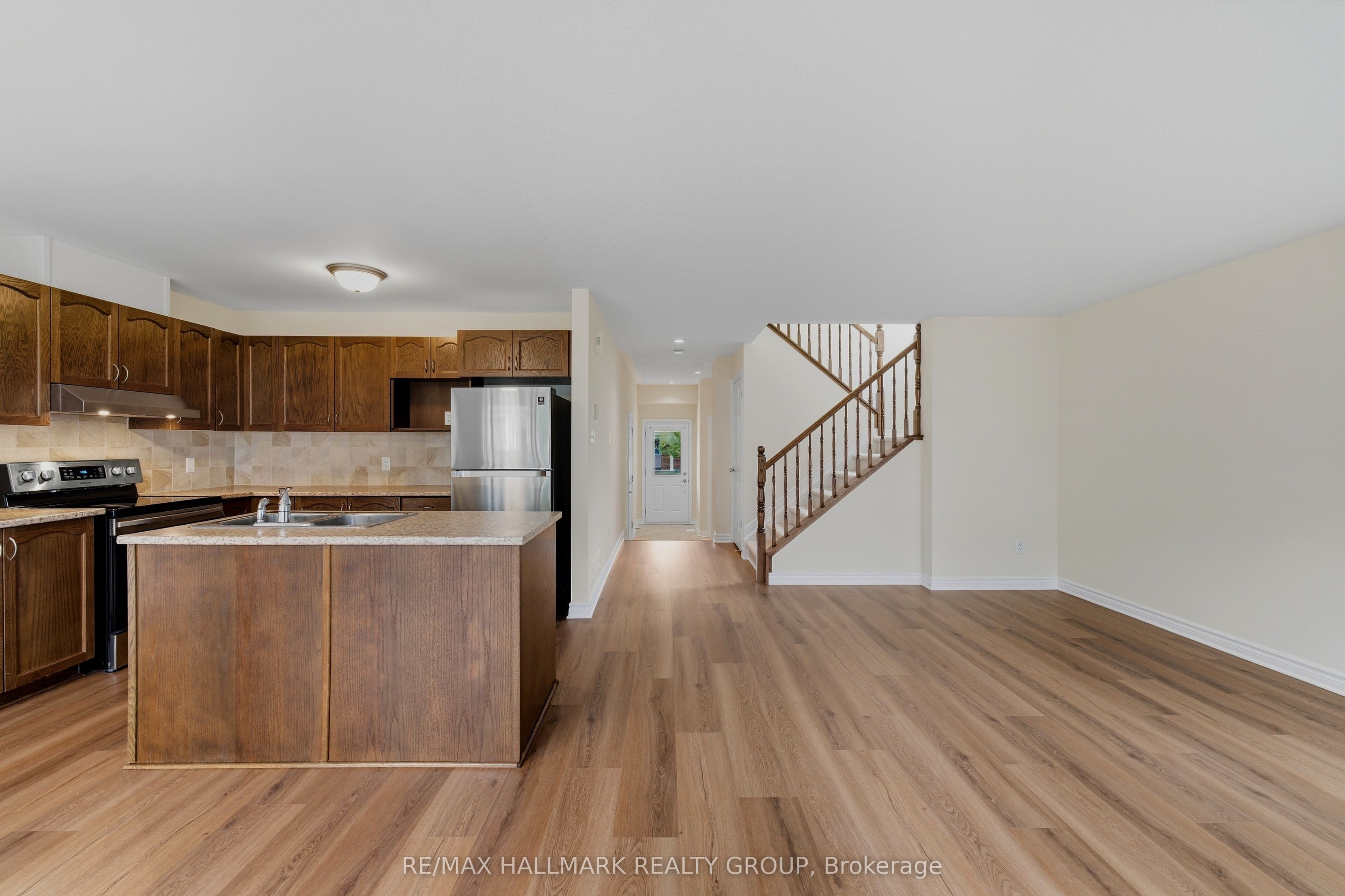 112 Akita Walk Property Photo 7