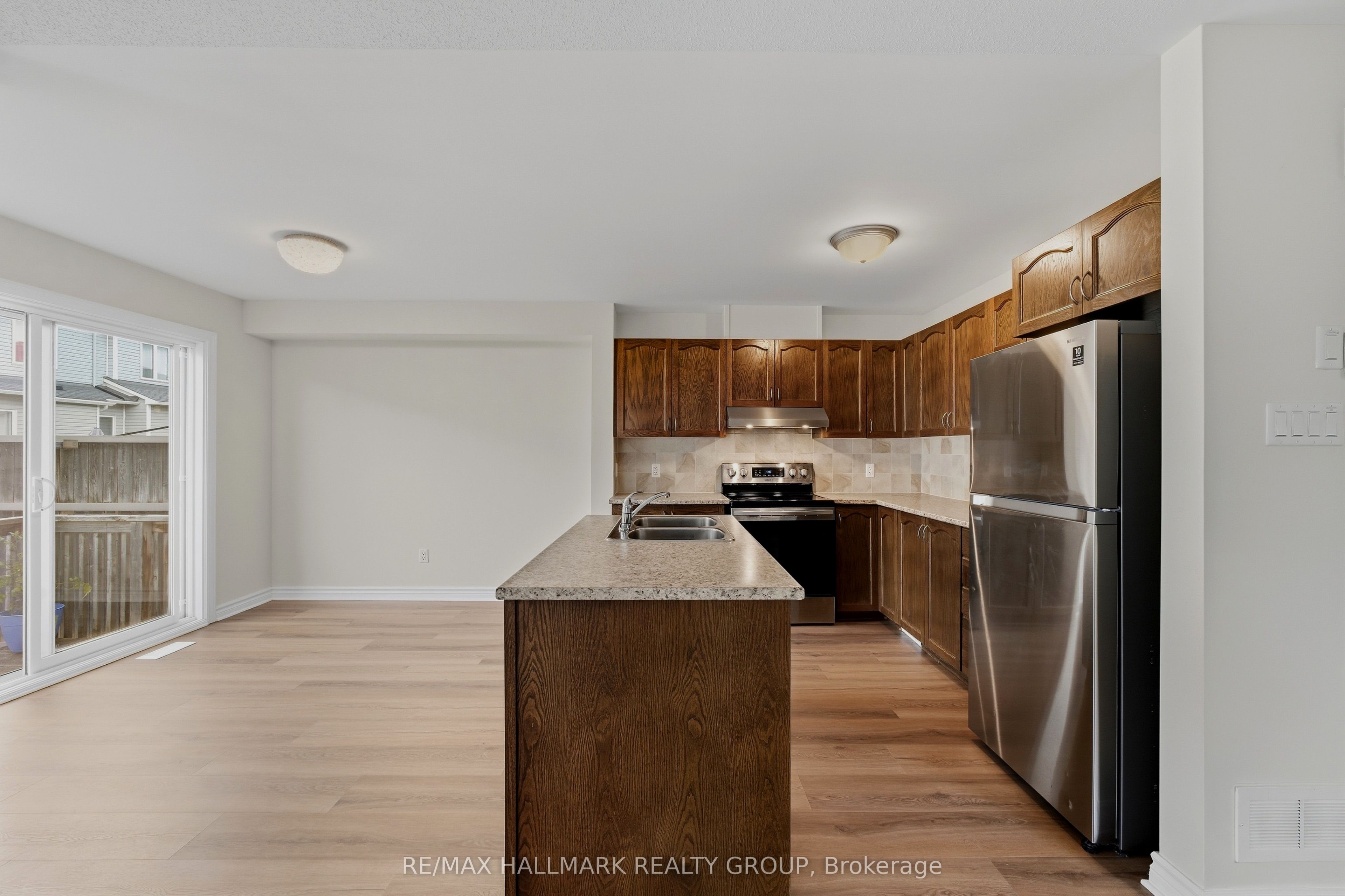 112 Akita Walk Property Photo 9