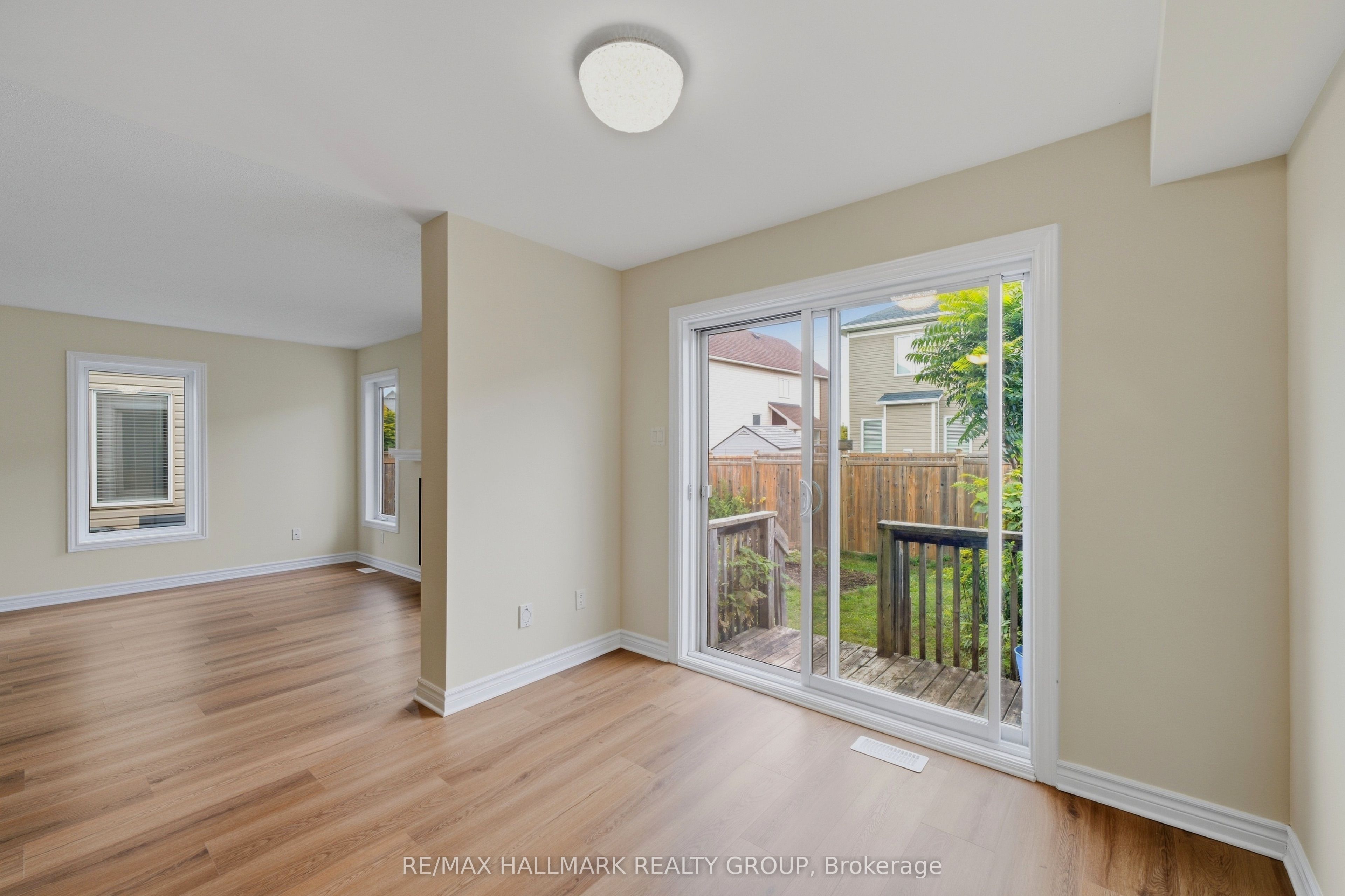112 Akita Walk Property Photo 11