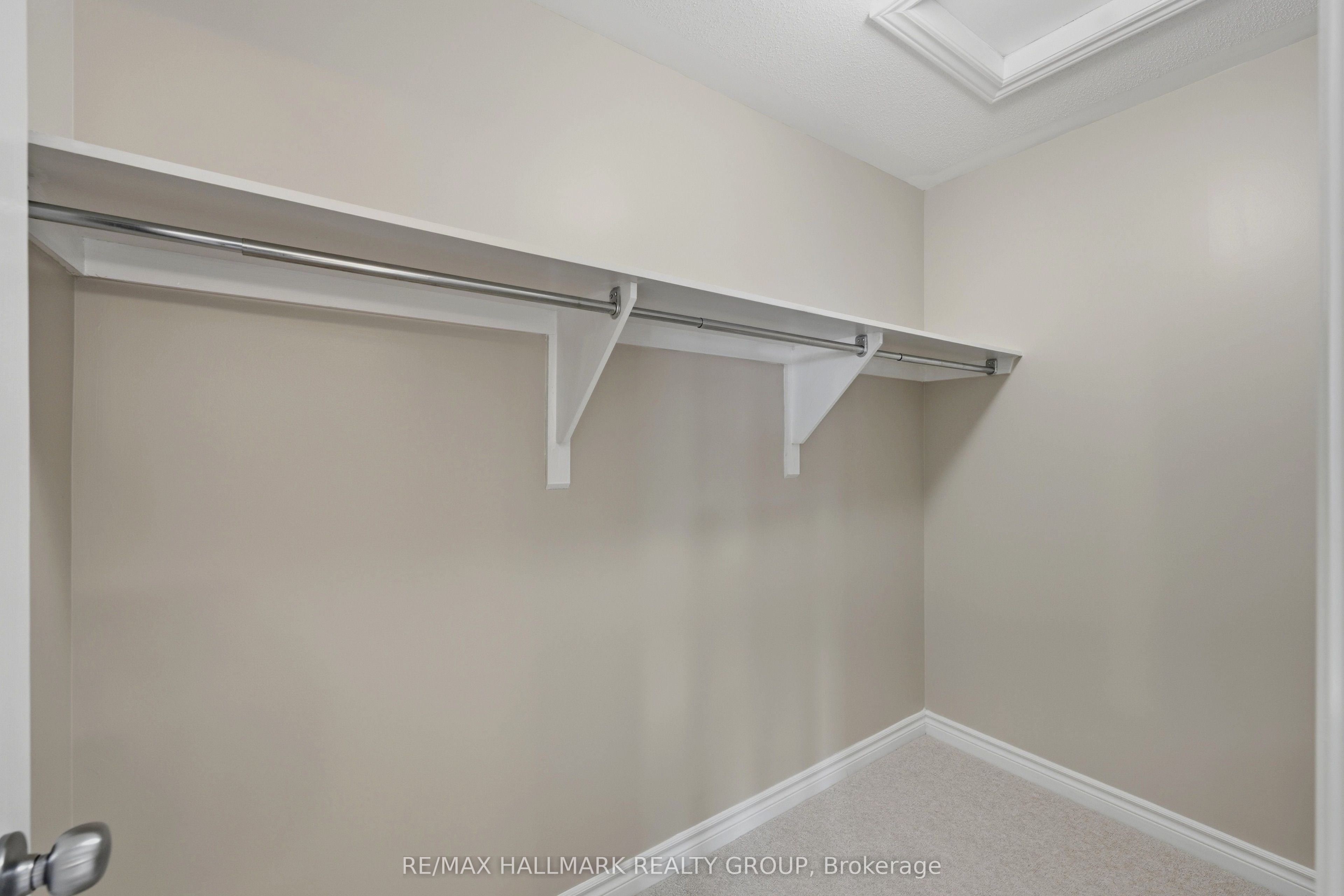 112 Akita Walk Property Photo 18
