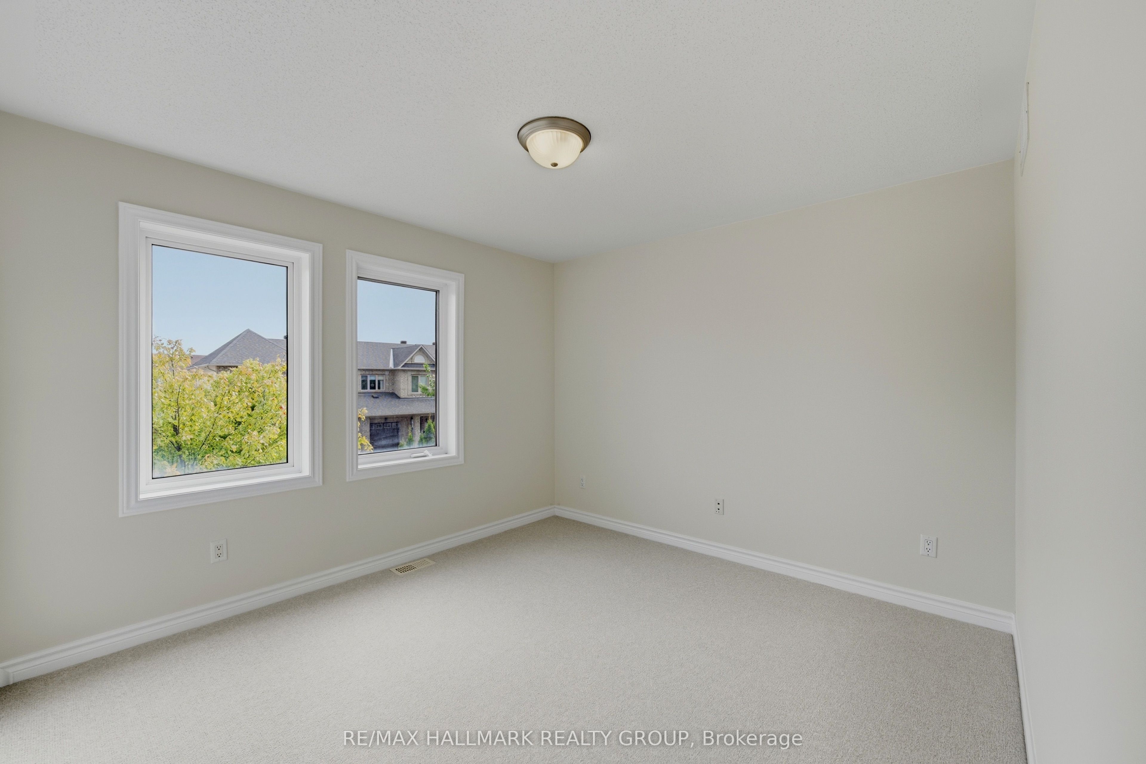 112 Akita Walk Property Photo 22