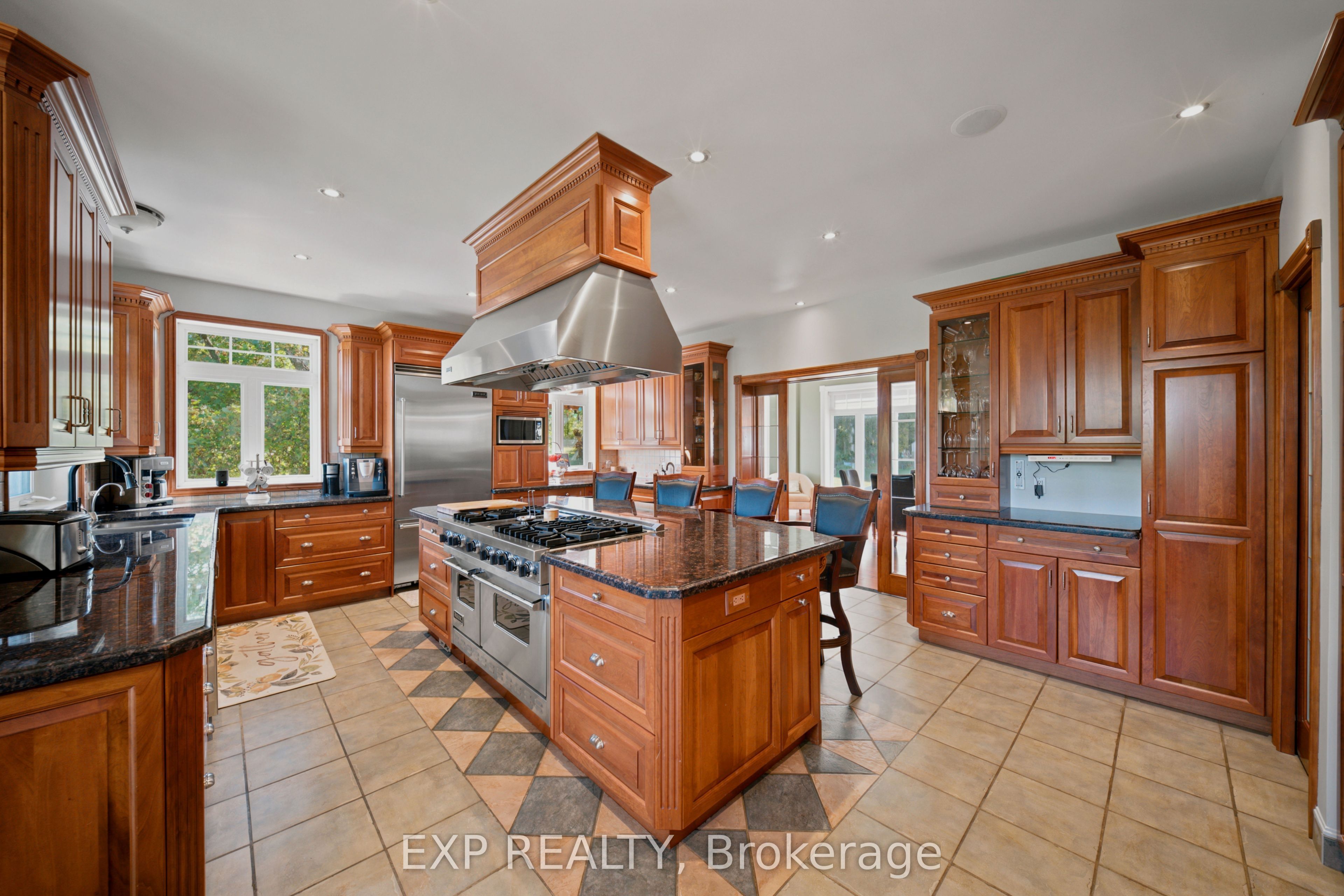 3402 Champlain Street Property Photo 9