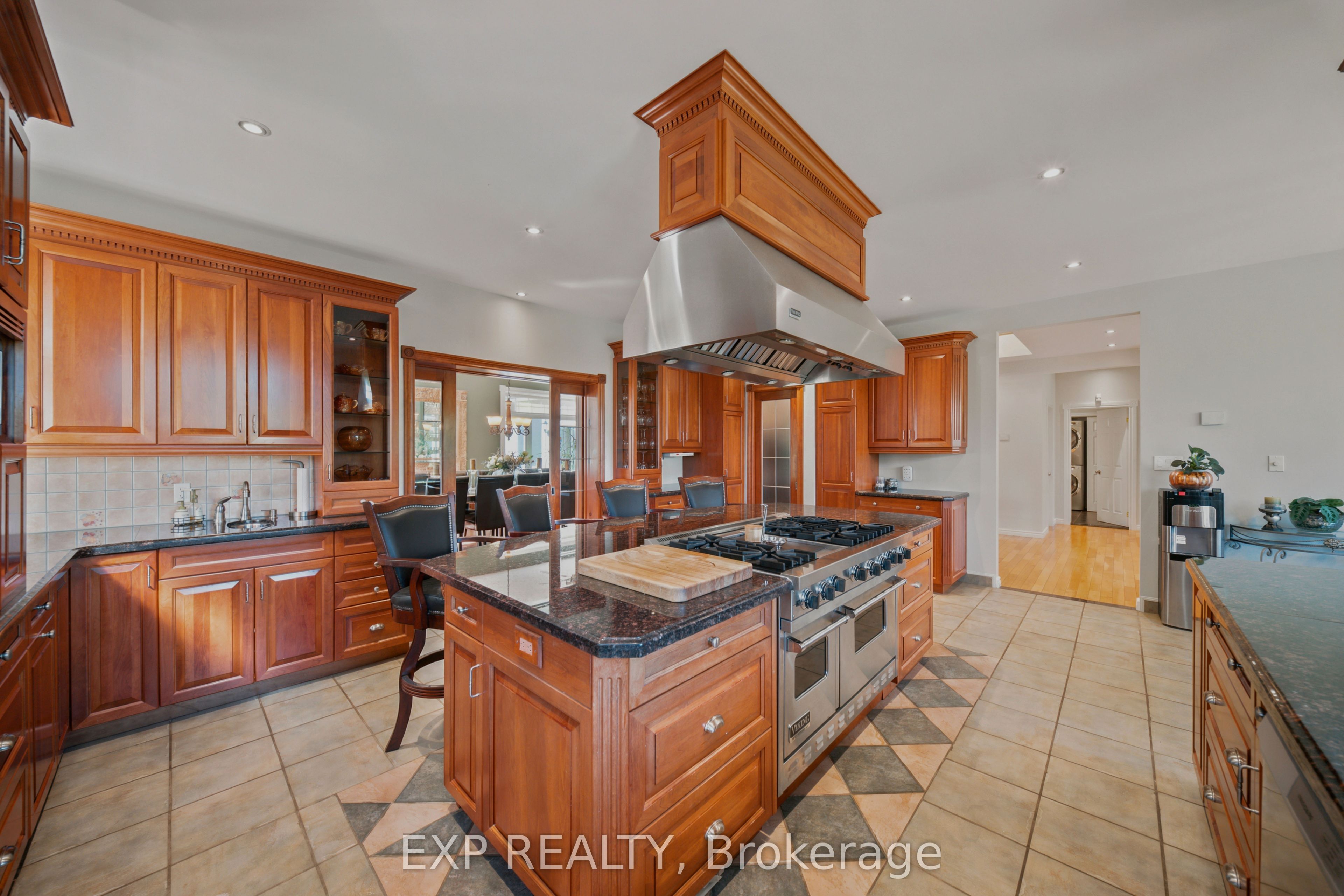 3402 Champlain Street Property Photo 10