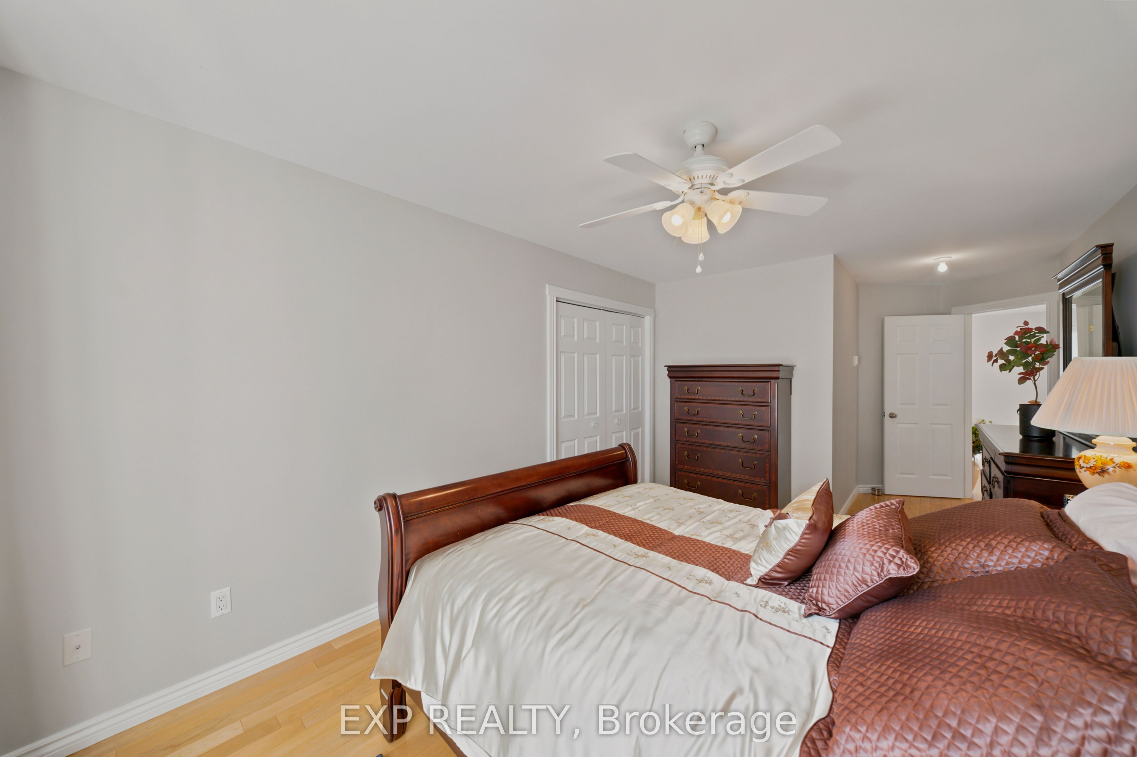 3402 Champlain Street Property Photo 23