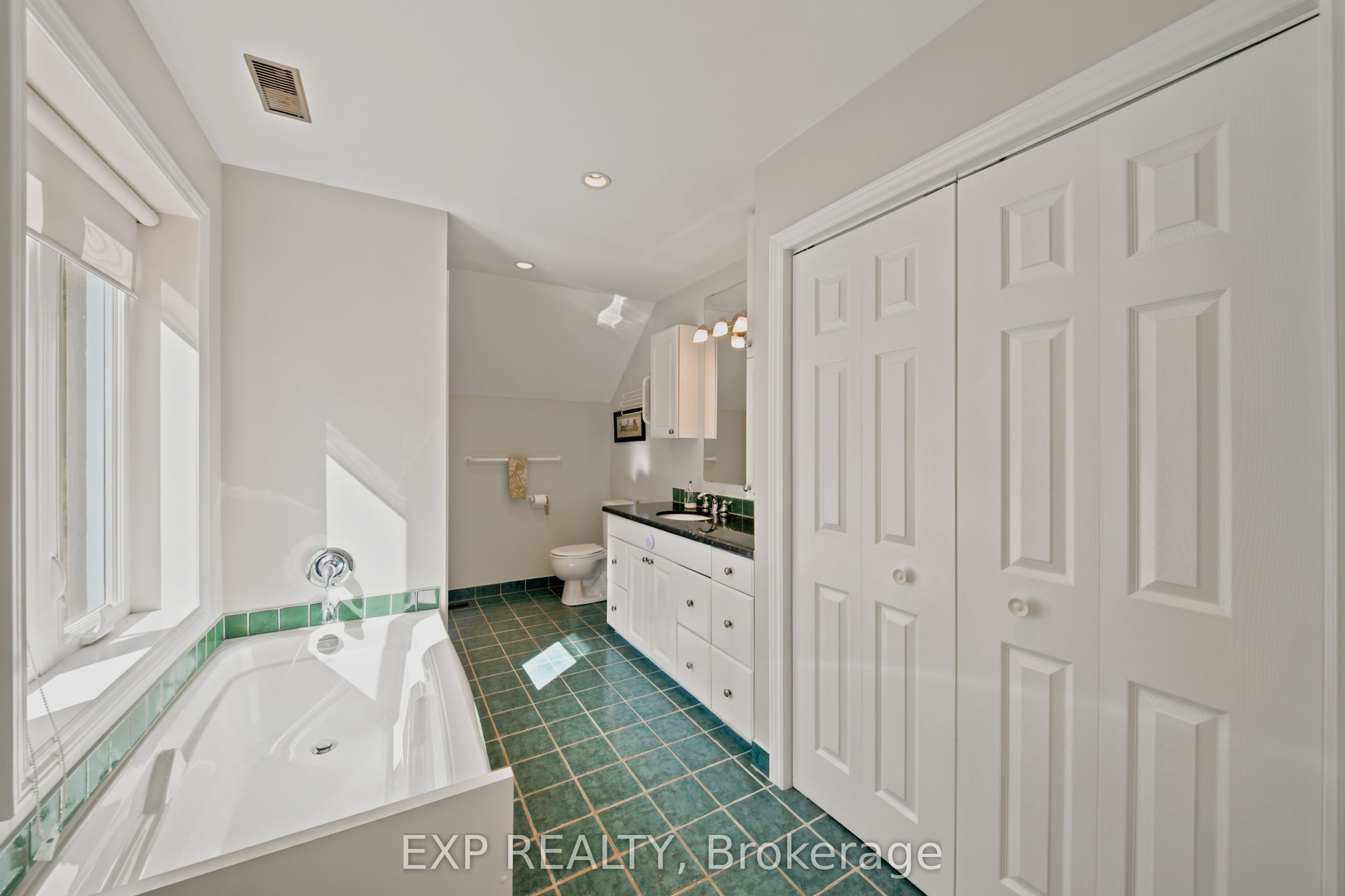 3402 Champlain Street Property Photo 26