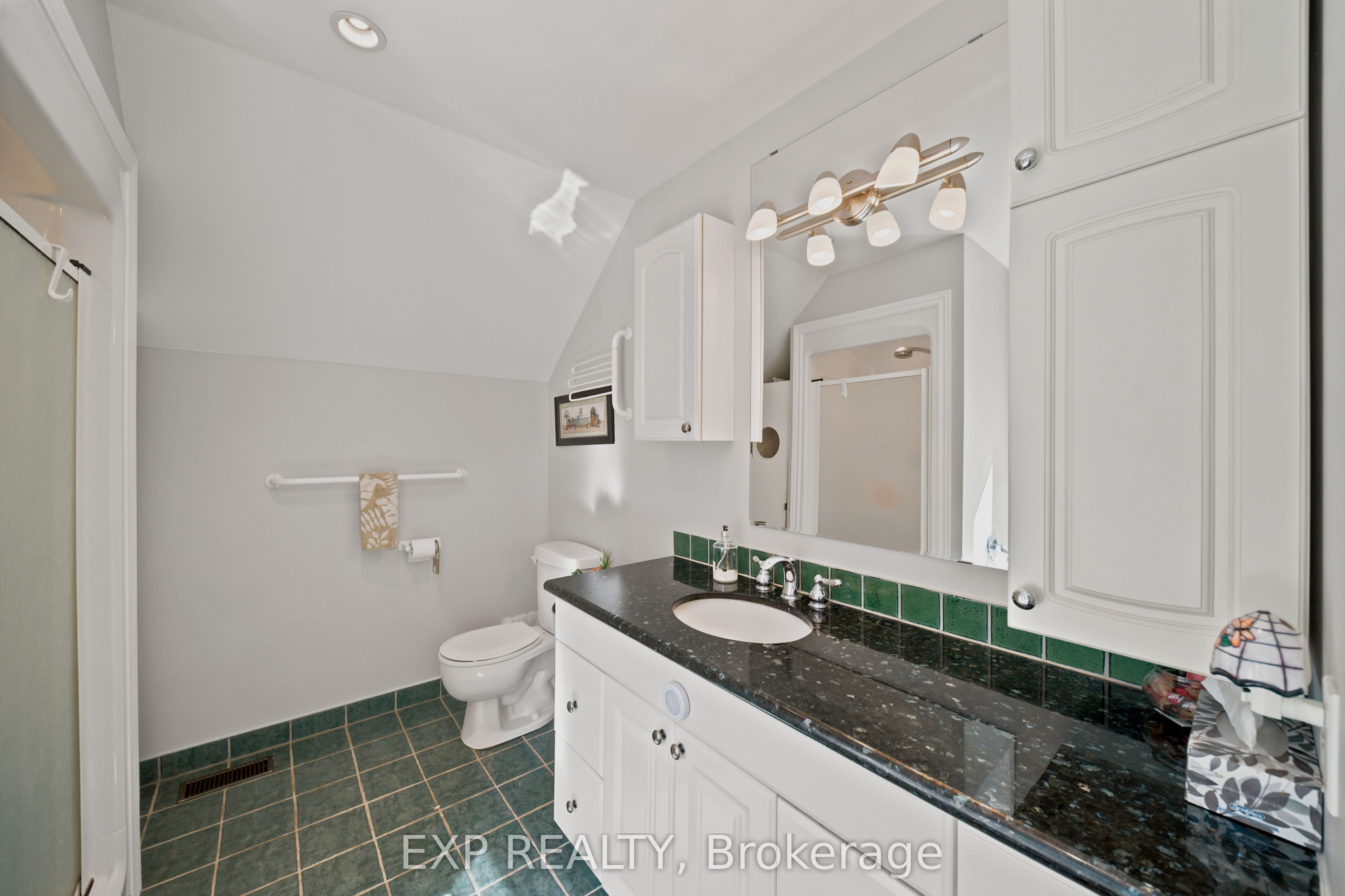 3402 Champlain Street Property Photo 27