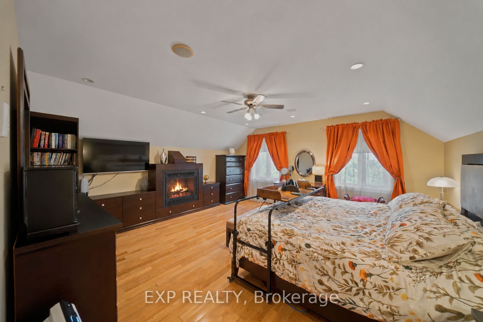 3402 Champlain Street Property Photo 28