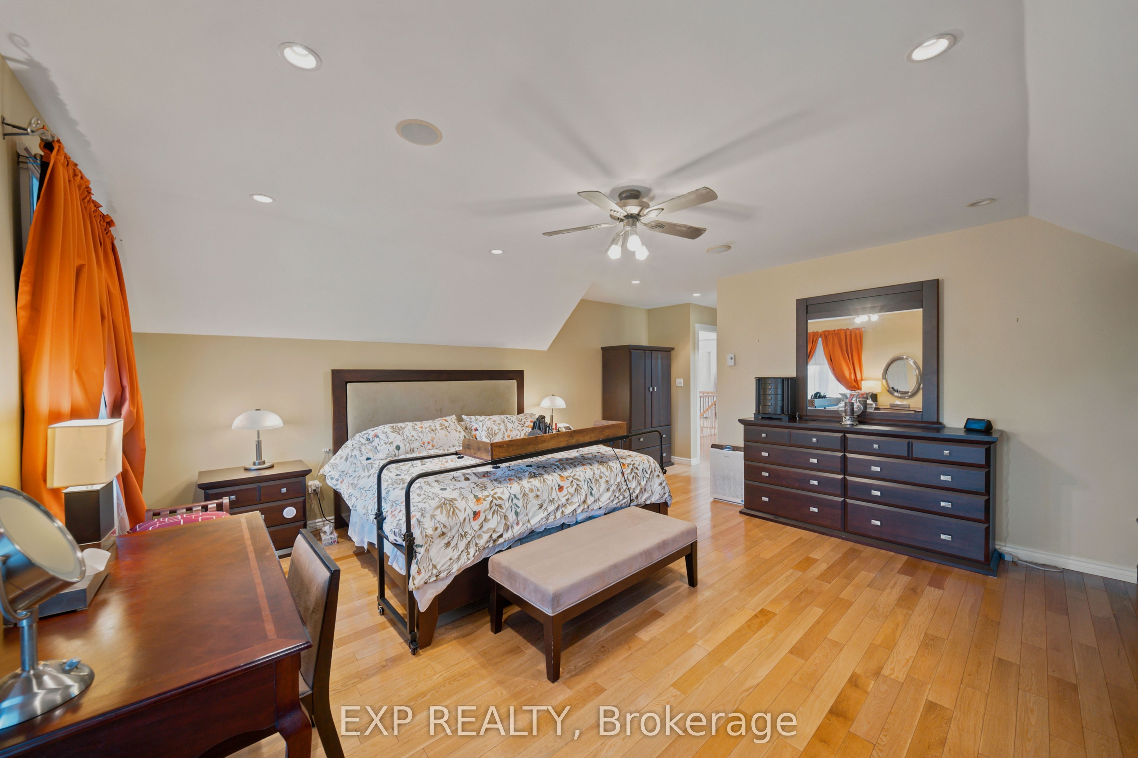 3402 Champlain Street Property Photo 29