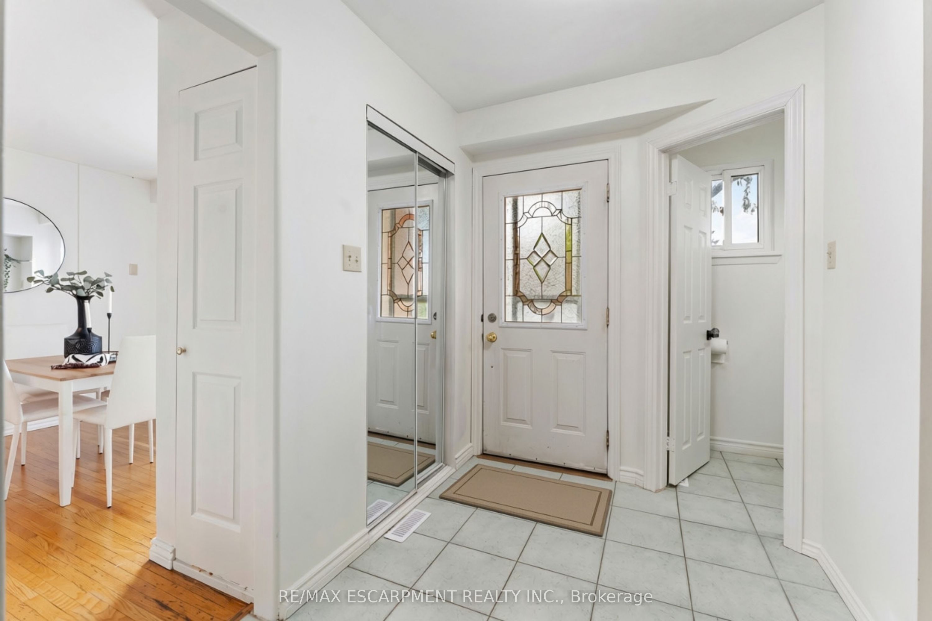 204 Birchcliffe Crescent Property Photo 4