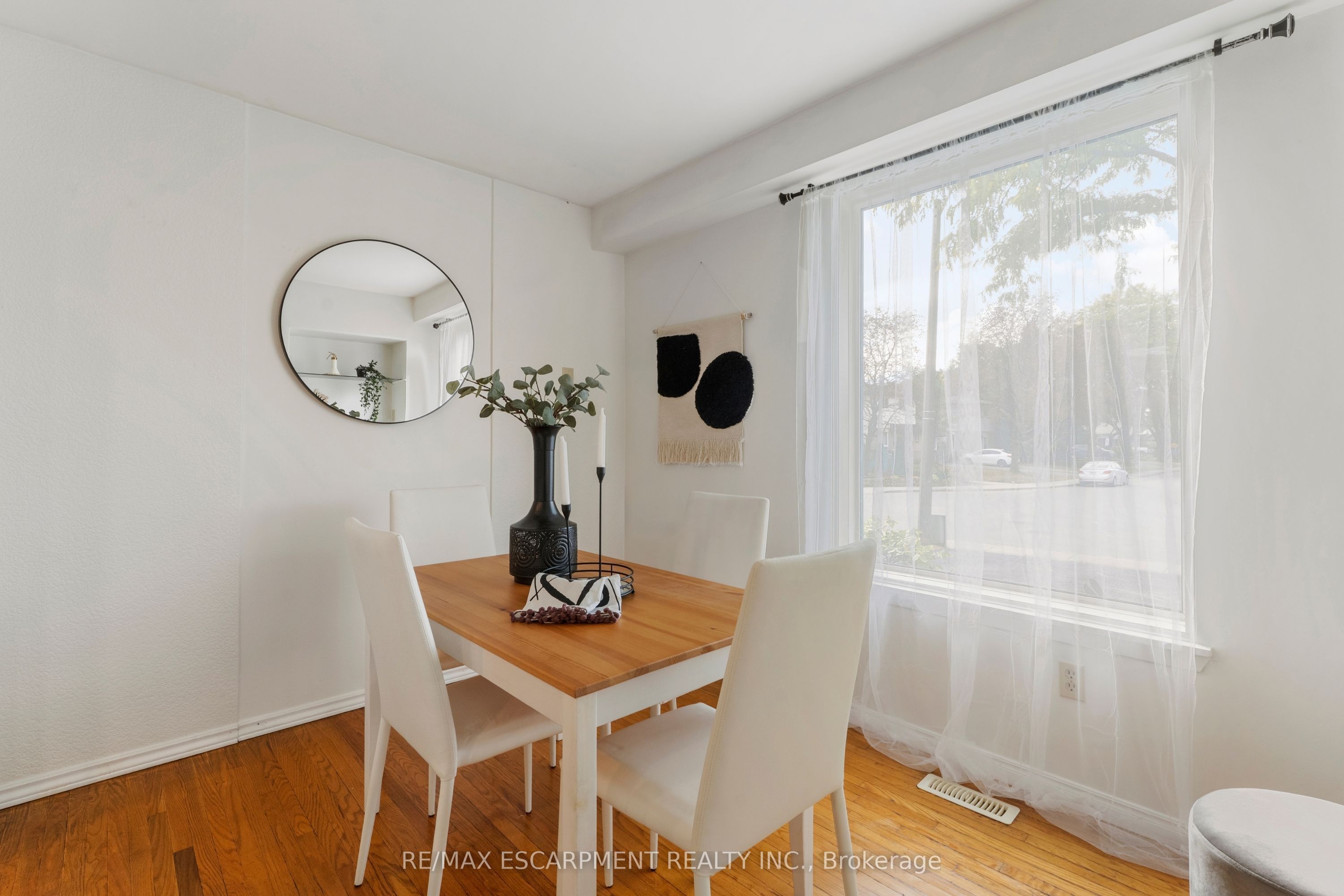 204 Birchcliffe Crescent Property Photo 8