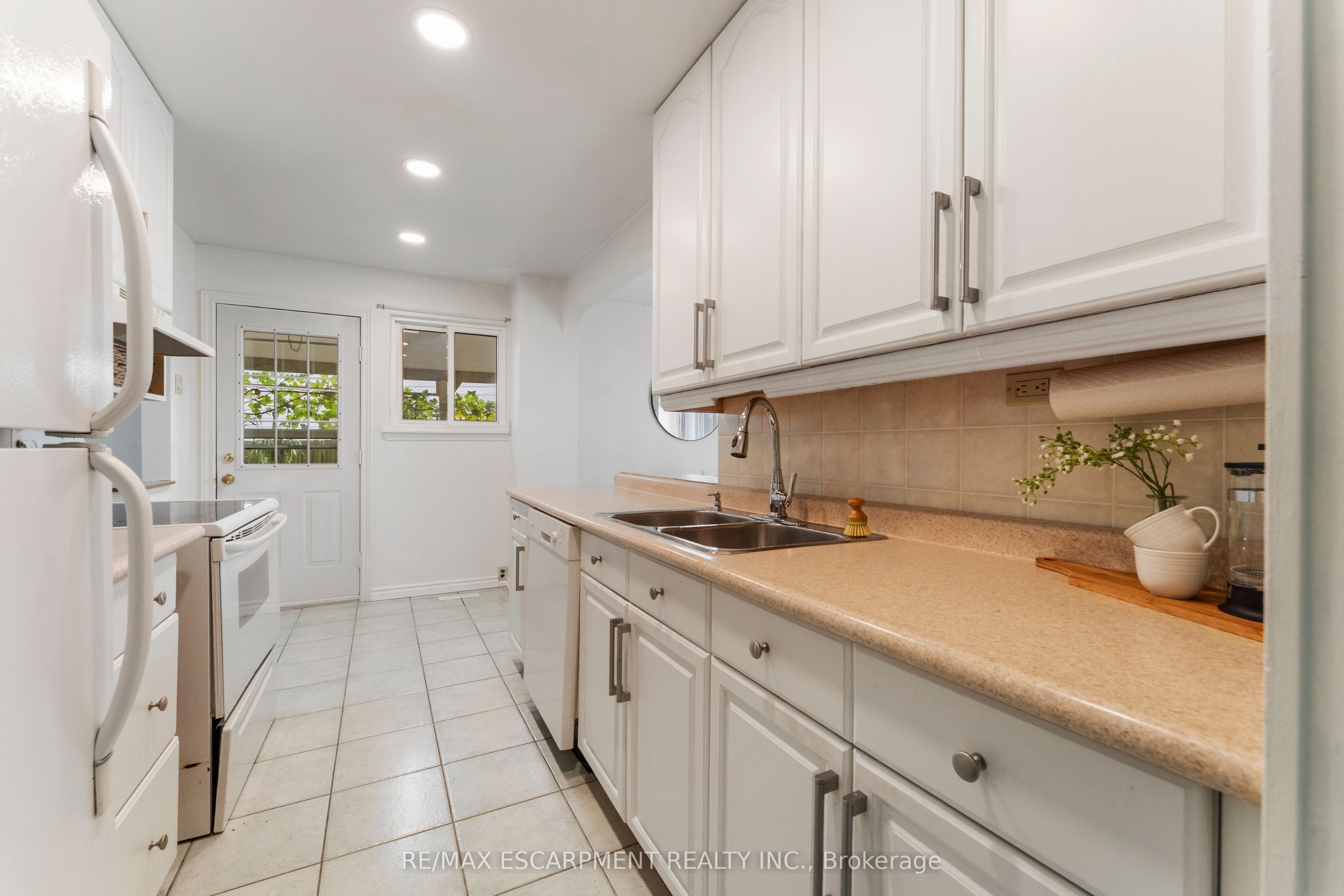 204 Birchcliffe Crescent Property Photo 15