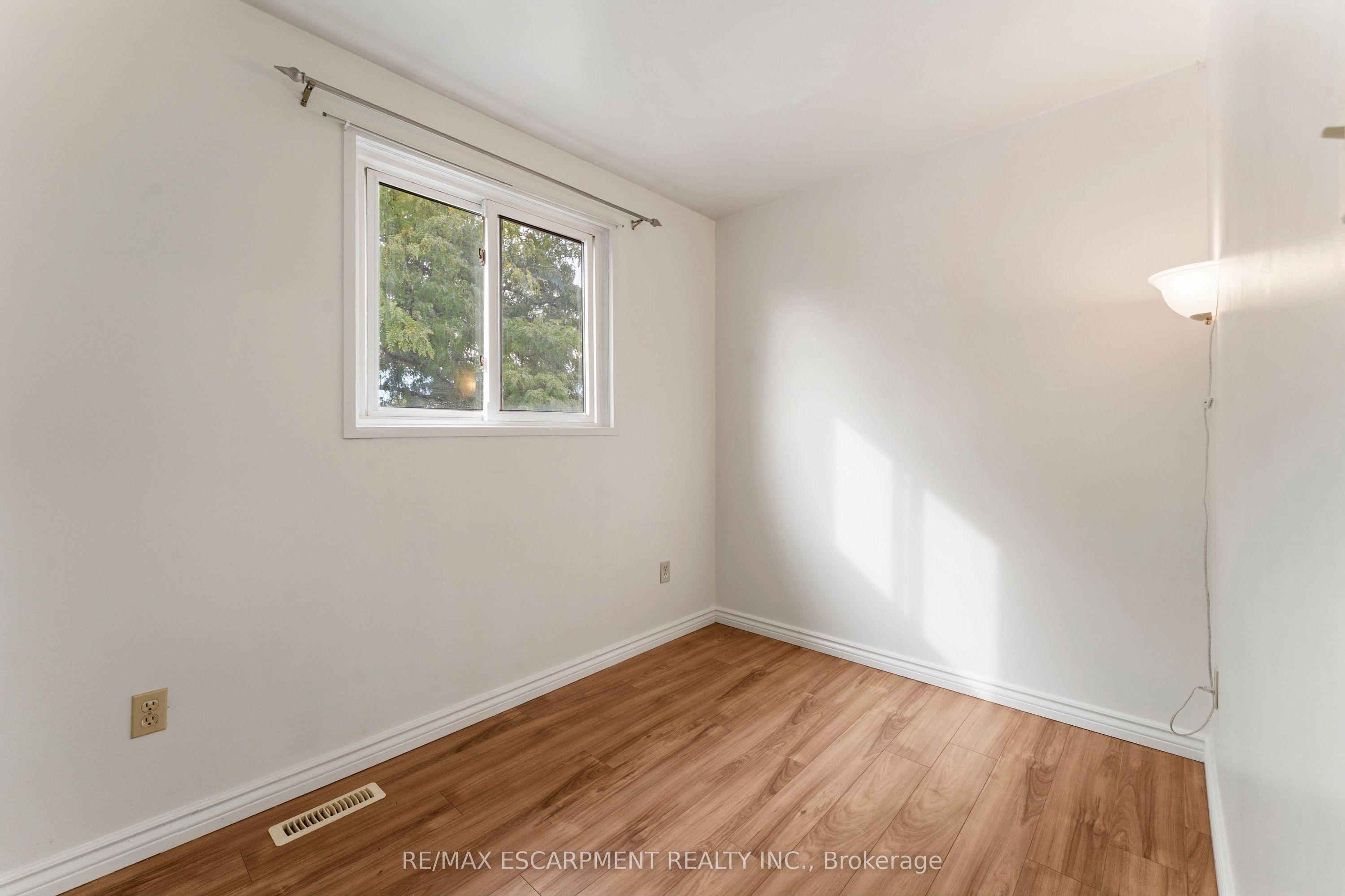 204 Birchcliffe Crescent Property Photo 24