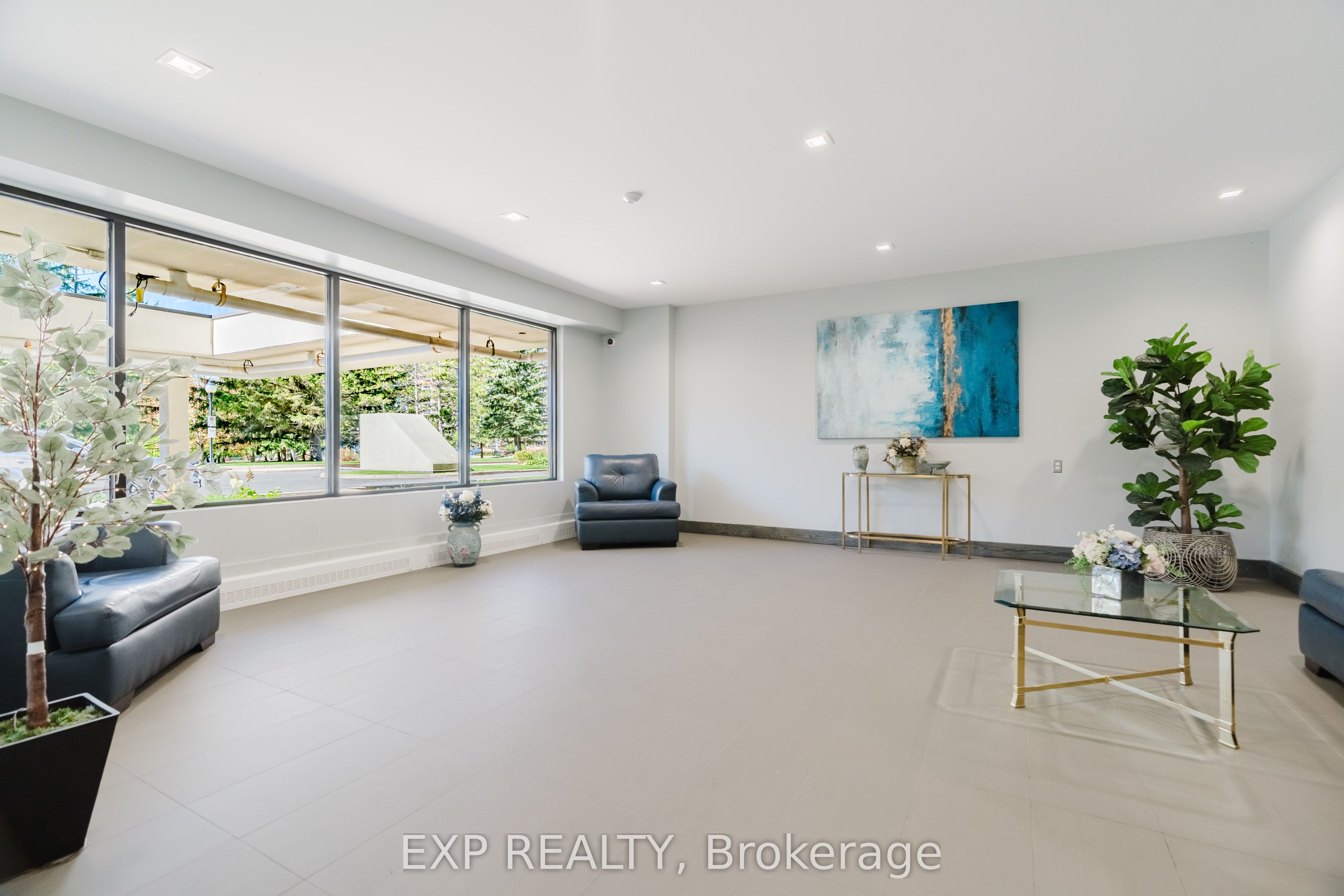 665 Bathgate Drive 404 Property Photo 4