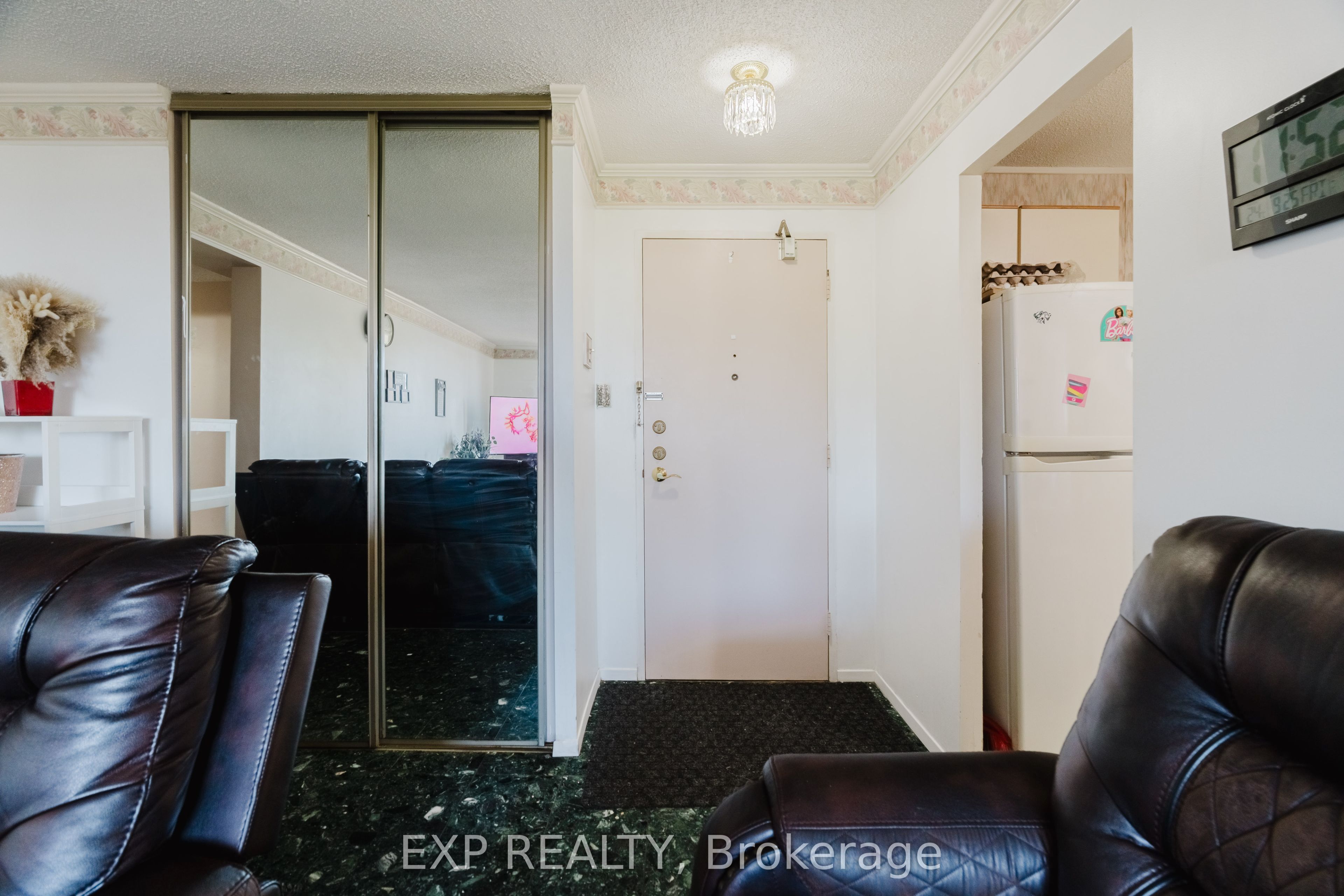 665 Bathgate Drive 404 Property Photo 8