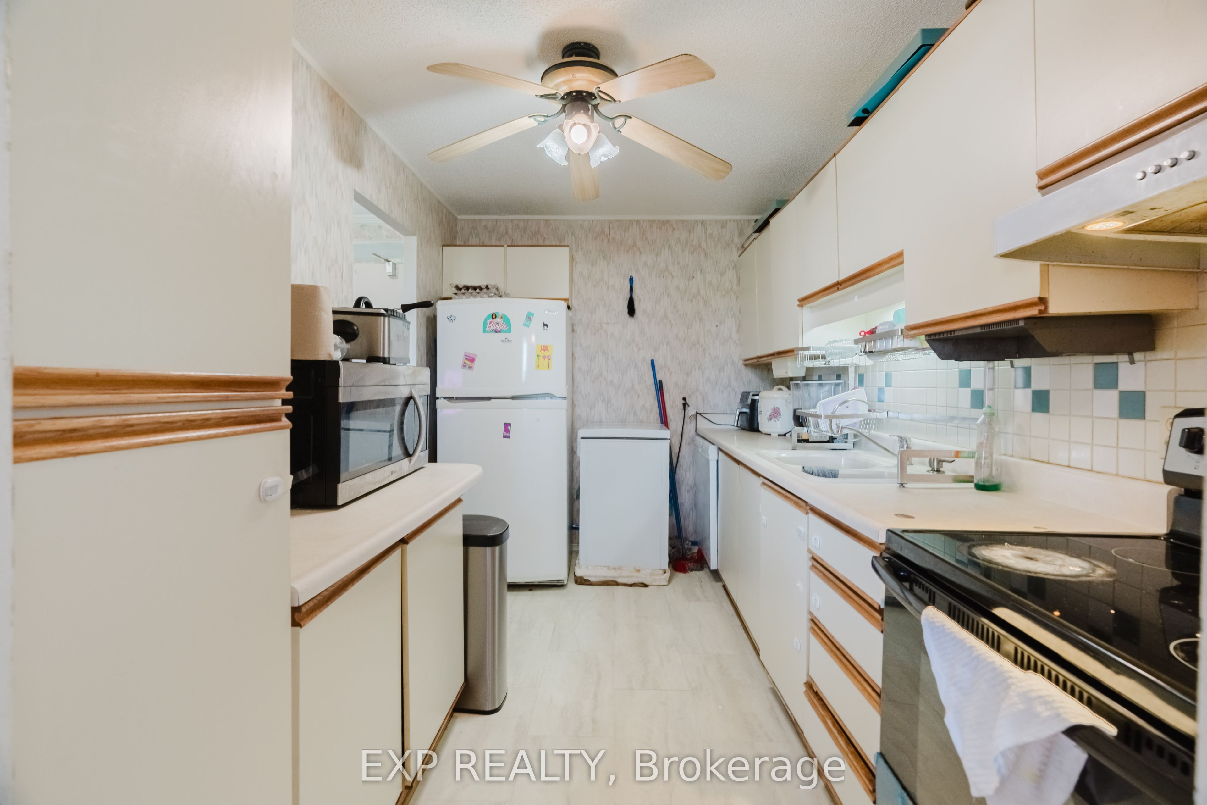665 Bathgate Drive 404 Property Photo 10