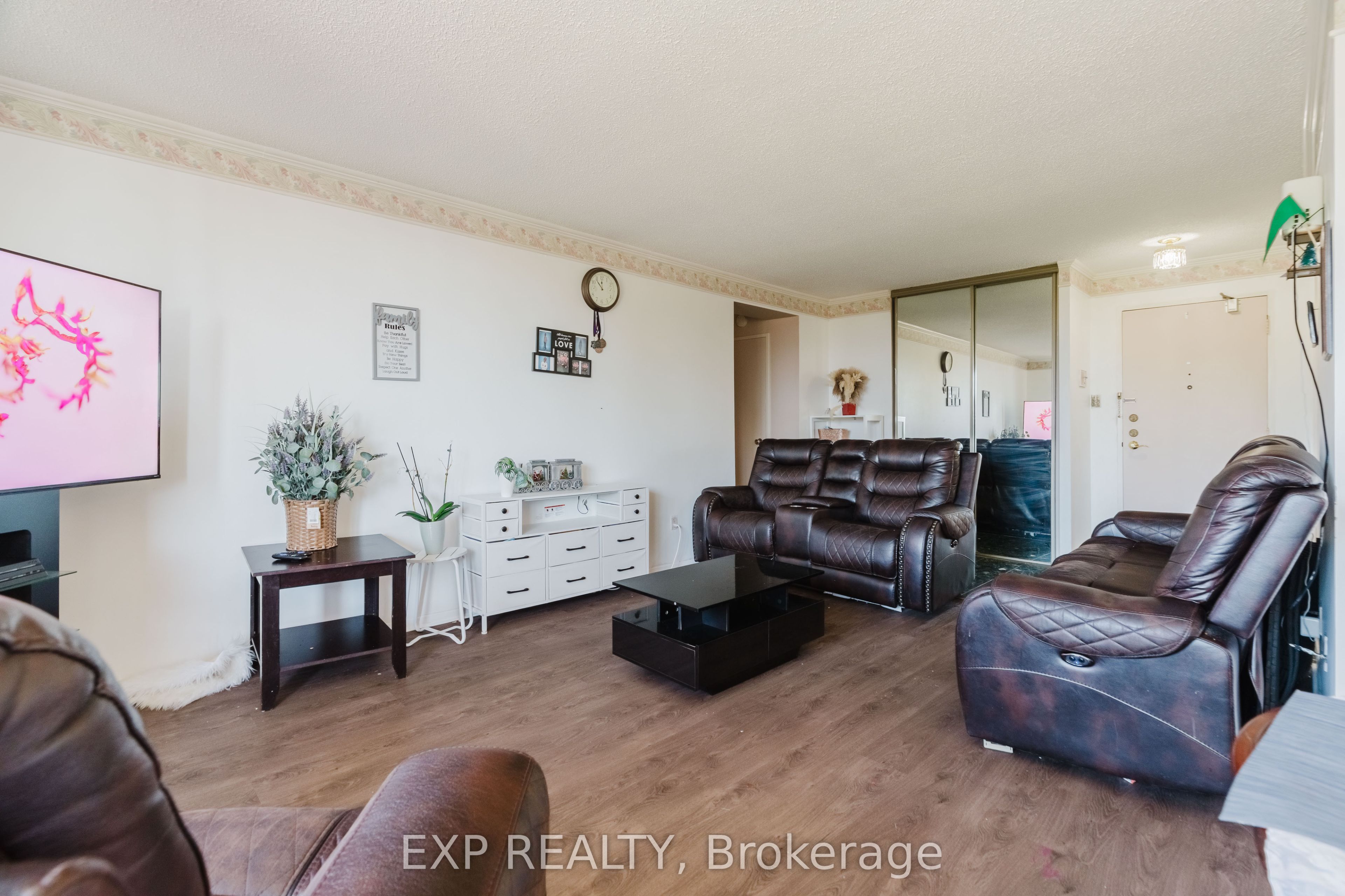 665 Bathgate Drive 404 Property Photo 14