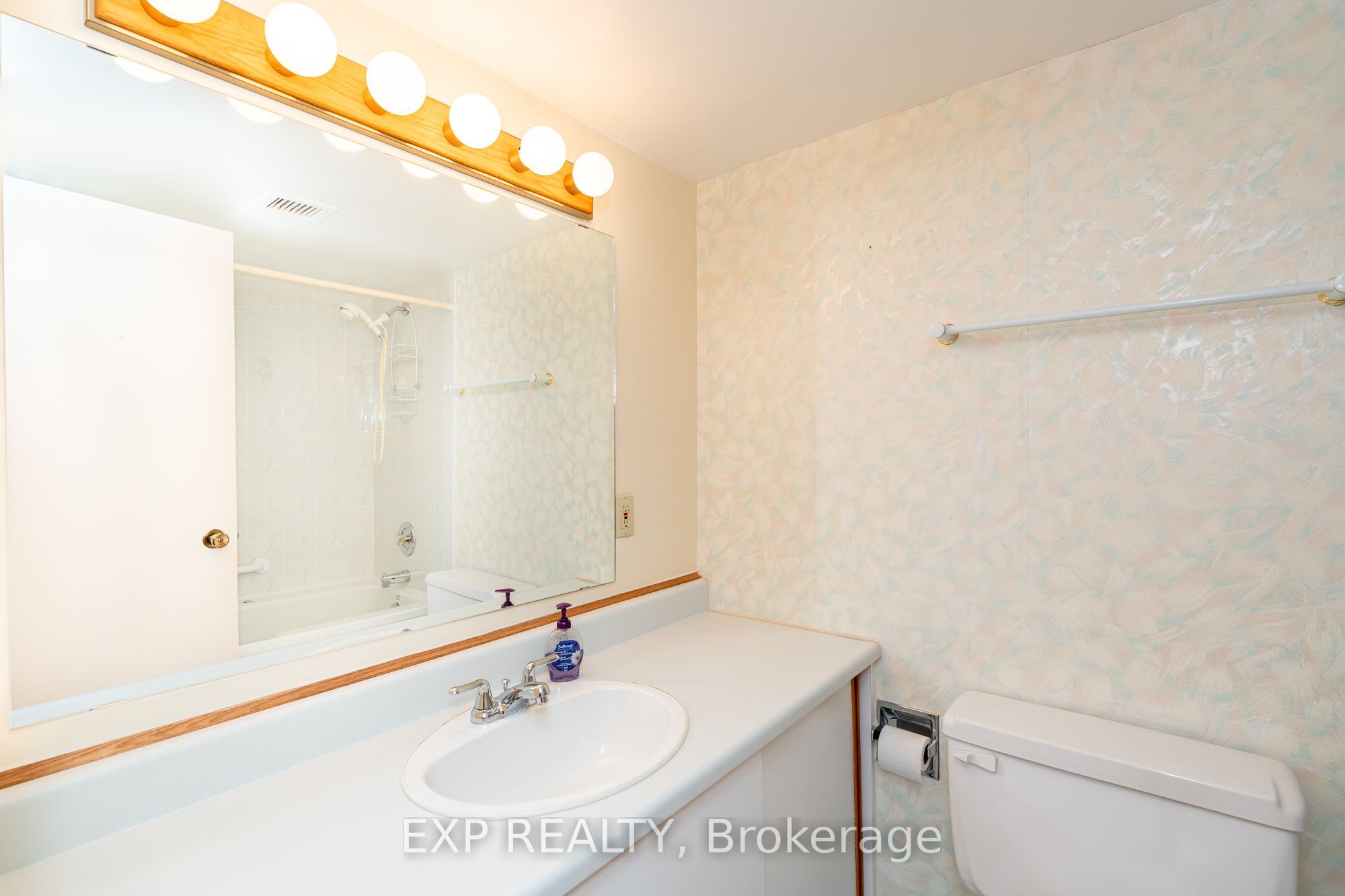 665 Bathgate Drive 404 Property Photo 17