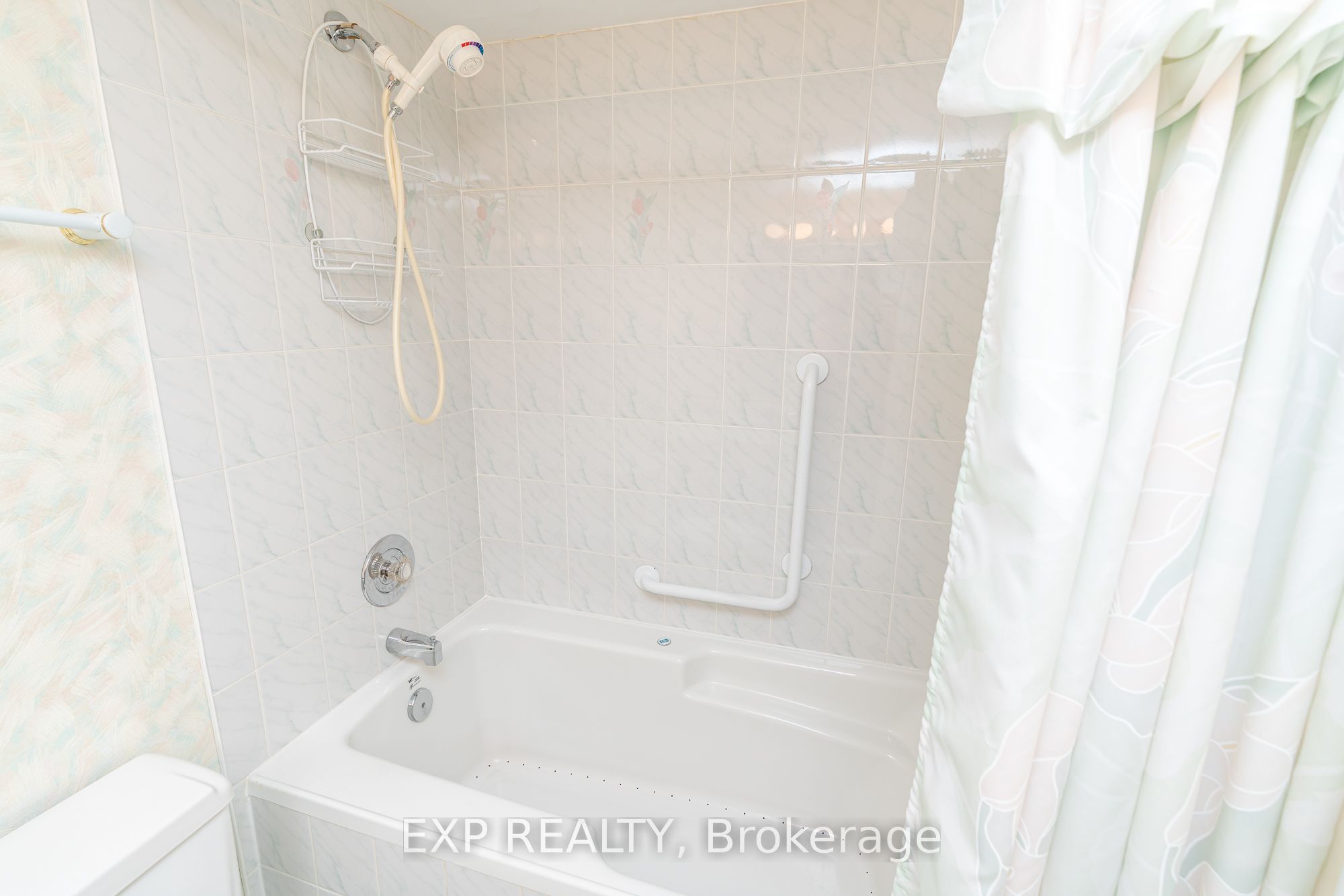 665 Bathgate Drive 404 Property Photo 18