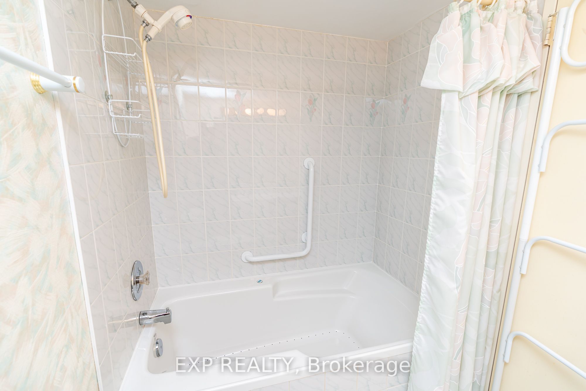 665 Bathgate Drive 404 Property Photo 19