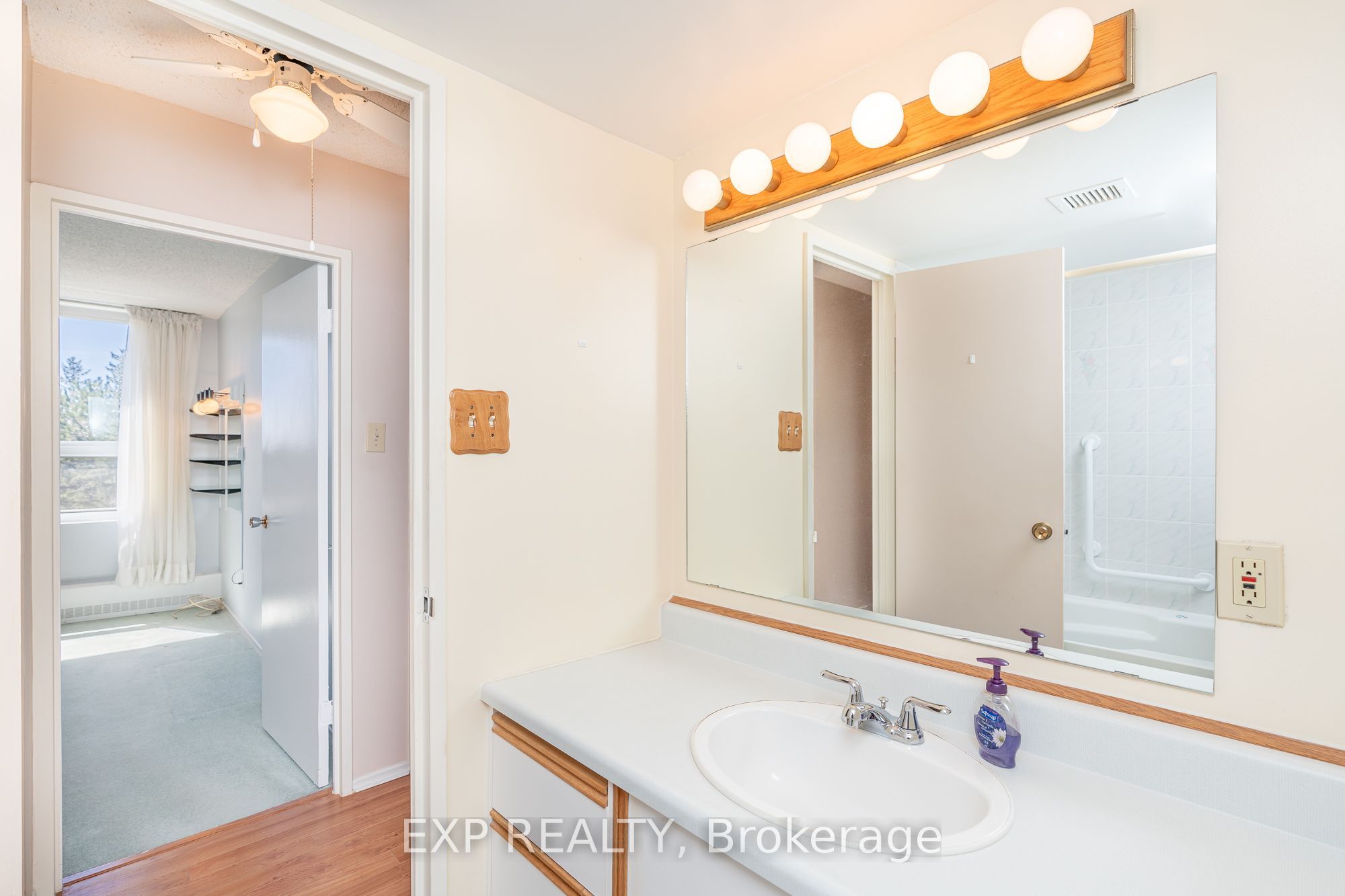 665 Bathgate Drive 404 Property Photo 20