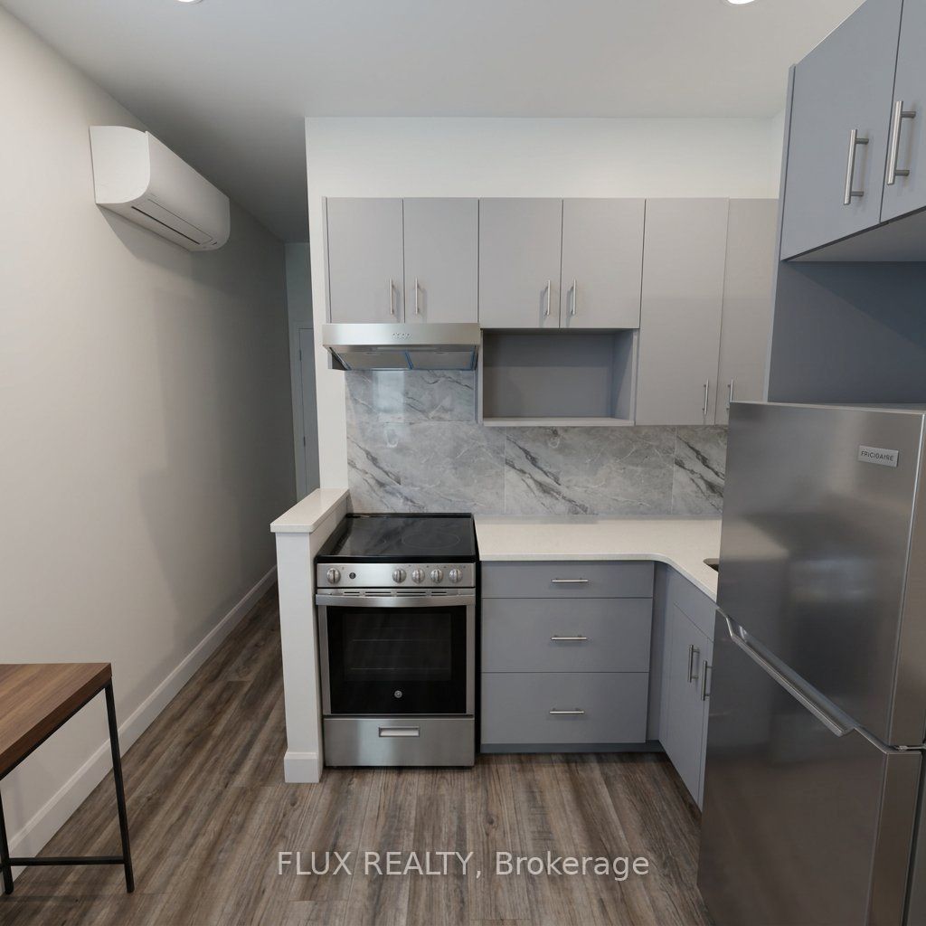 195 Waterloo Street S 14 Property Photo 6
