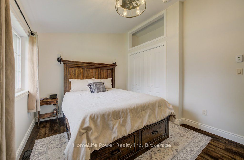 1077 Queen Street Property Photo 12