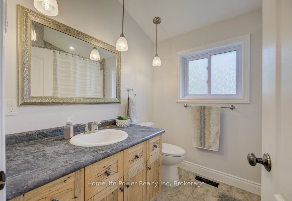 1077 Queen Street Property Photo 13