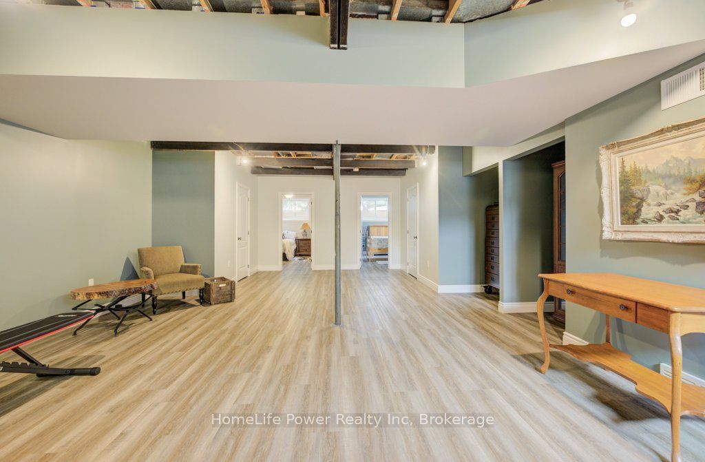 1077 Queen Street Property Photo 18