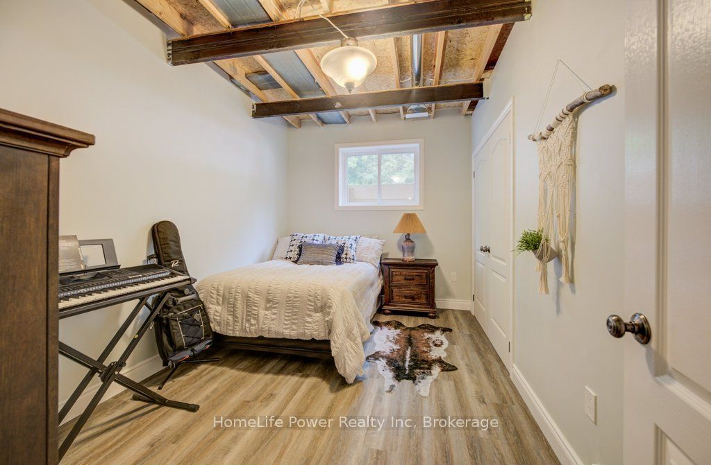 1077 Queen Street Property Photo 20