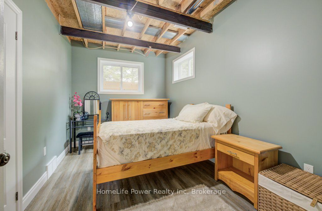 1077 Queen Street Property Photo 21