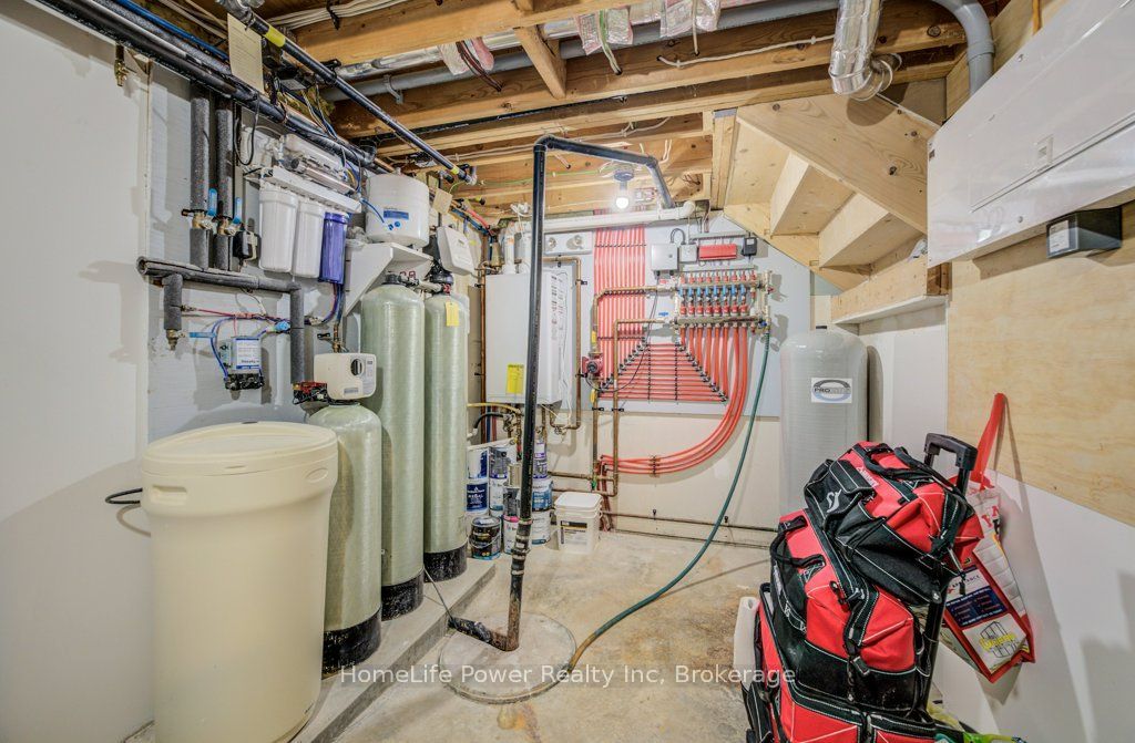 1077 Queen Street Property Photo 22