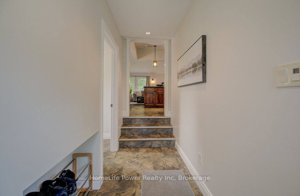 1077 Queen Street Property Photo 24