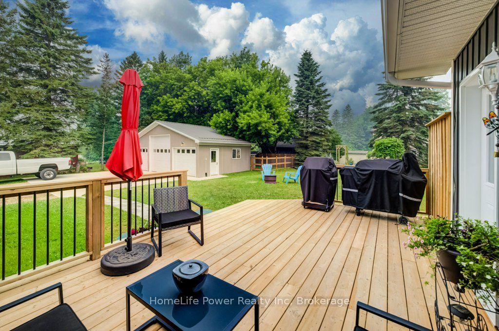 1077 Queen Street Property Photo 25