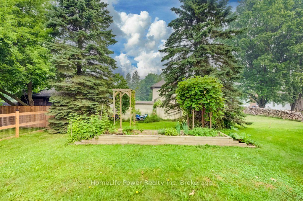 1077 Queen Street Property Photo 27