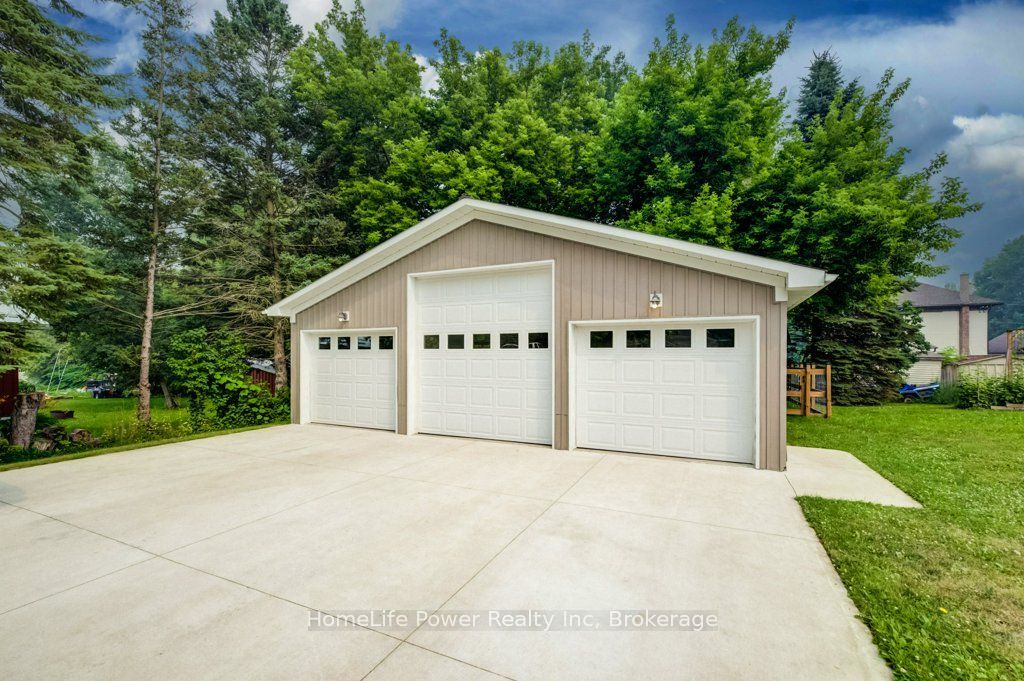 1077 Queen Street Property Photo 36