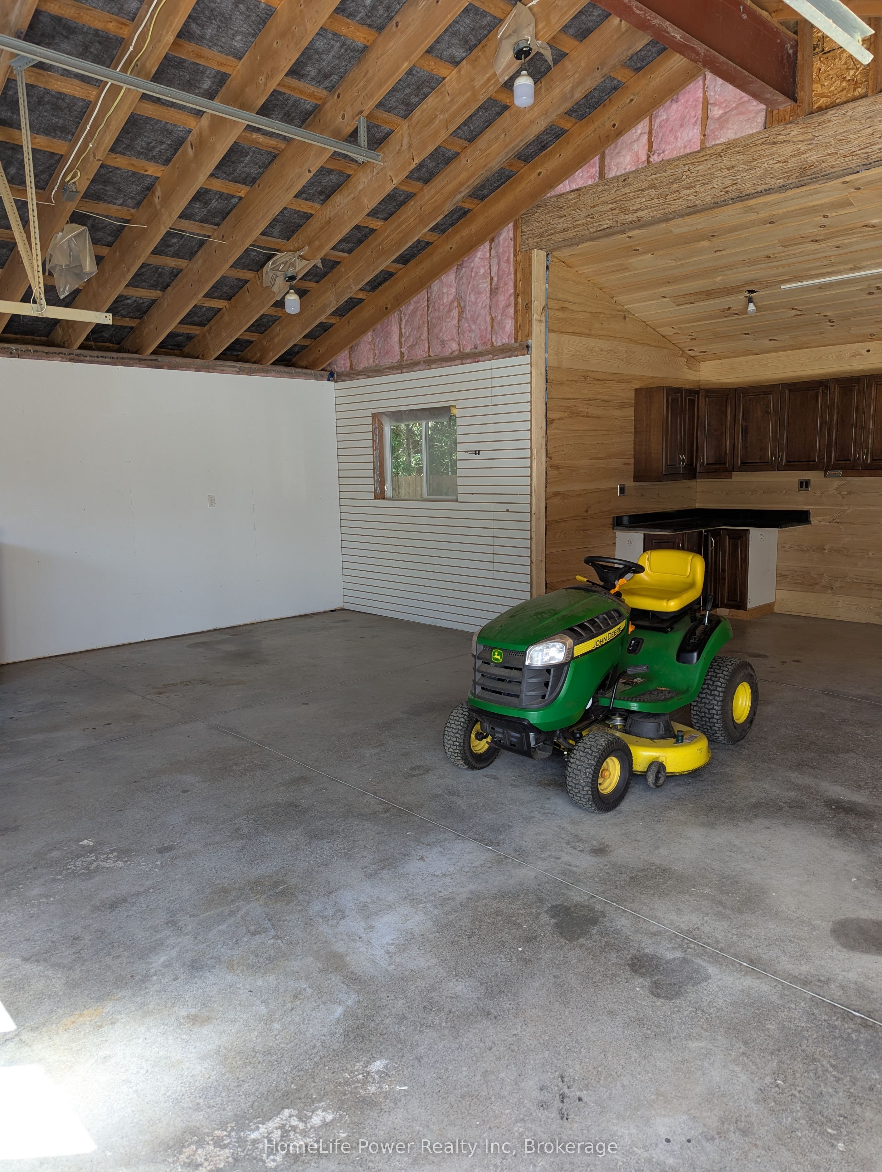 1077 Queen Street Property Photo 39