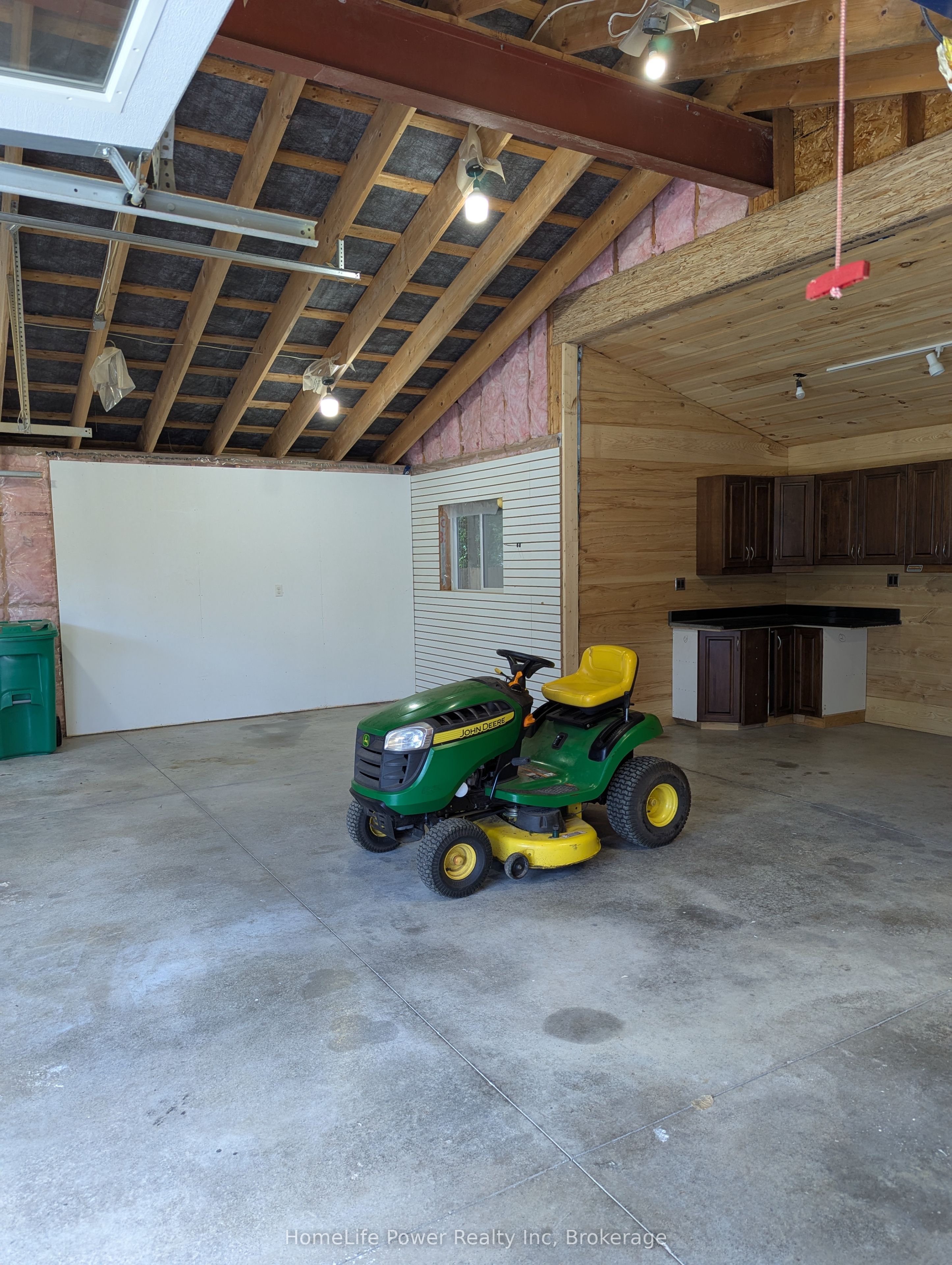 1077 Queen Street Property Photo 43