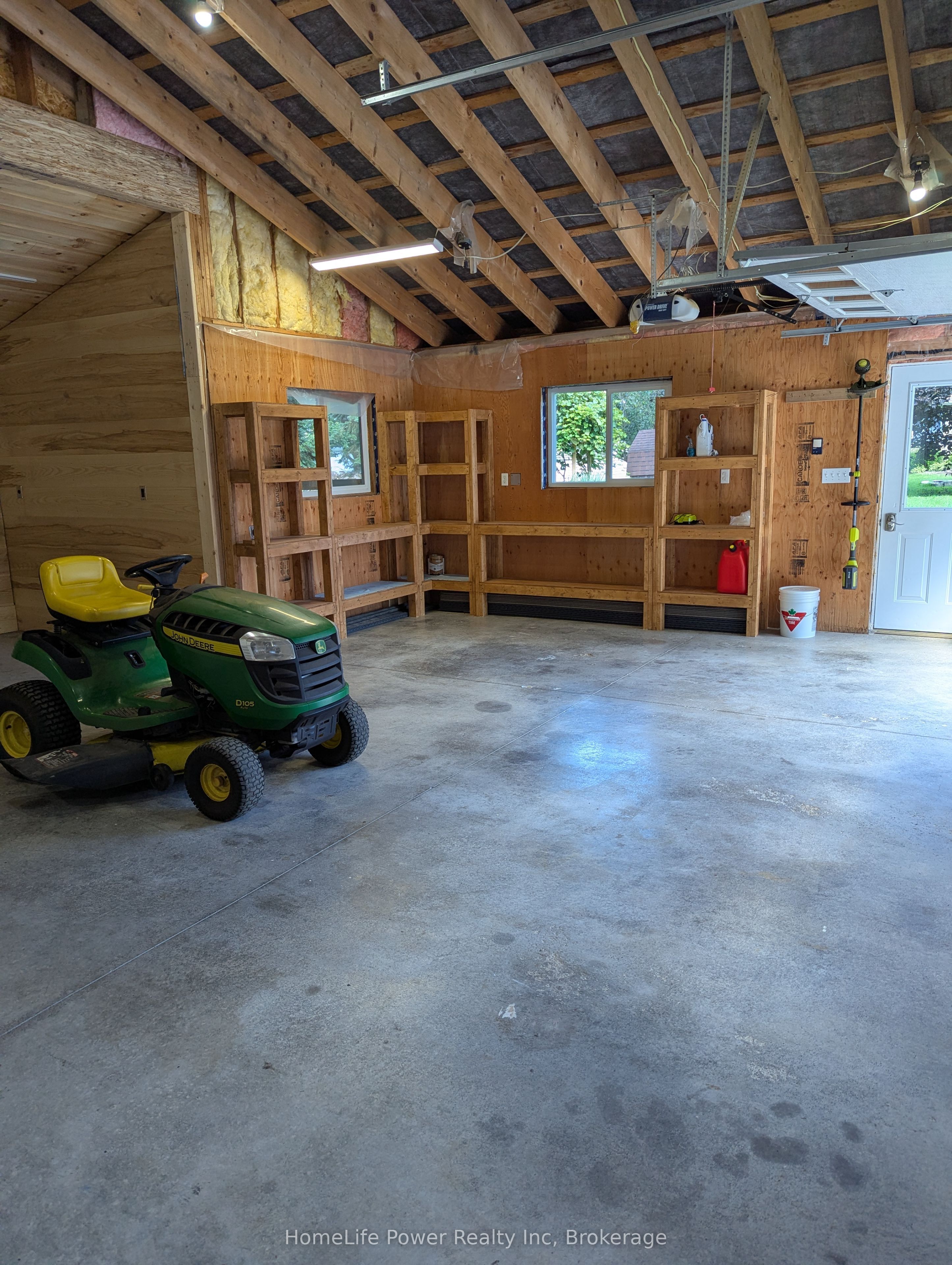 1077 Queen Street Property Photo 45