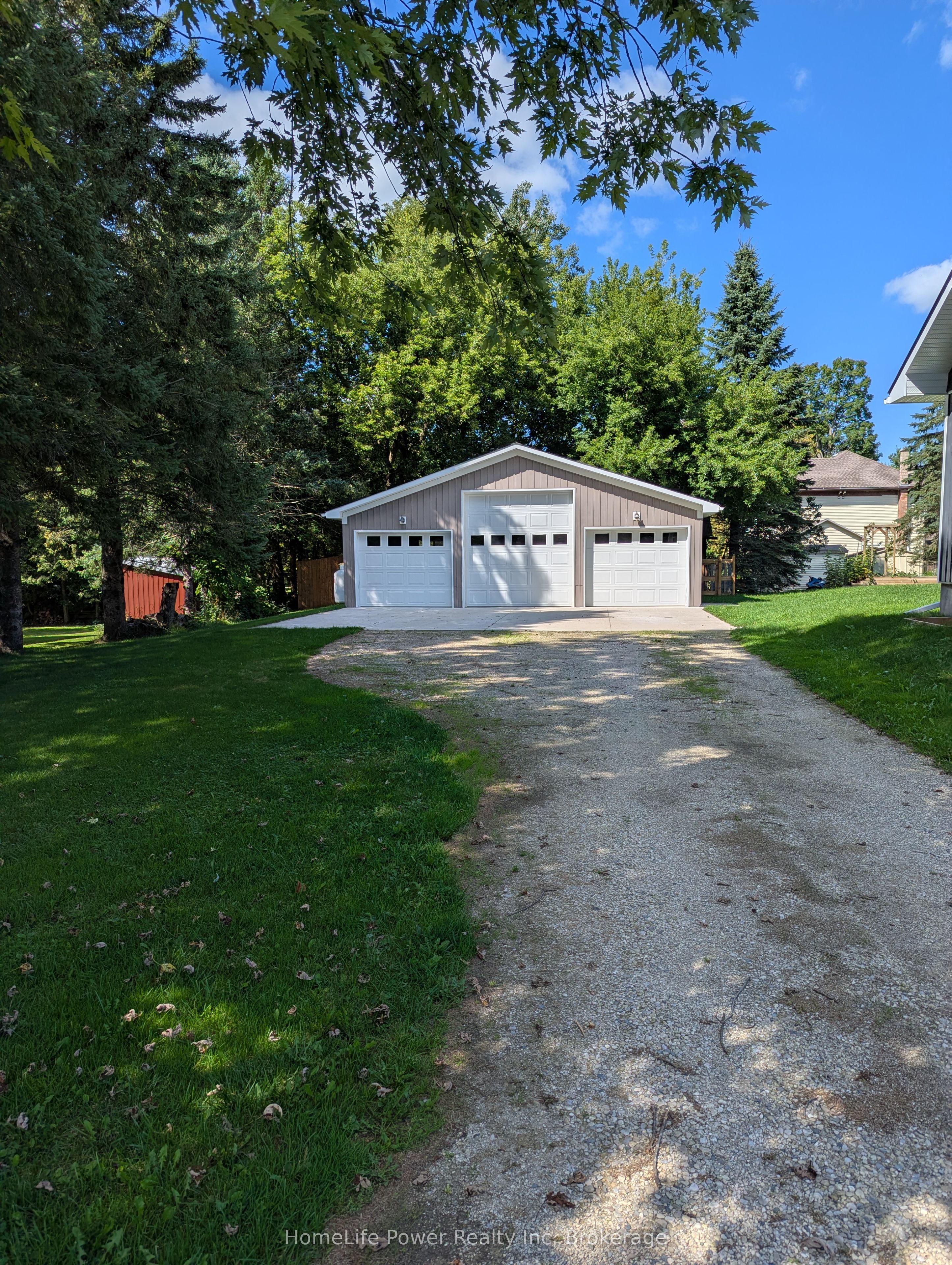 1077 Queen Street Property Photo 46