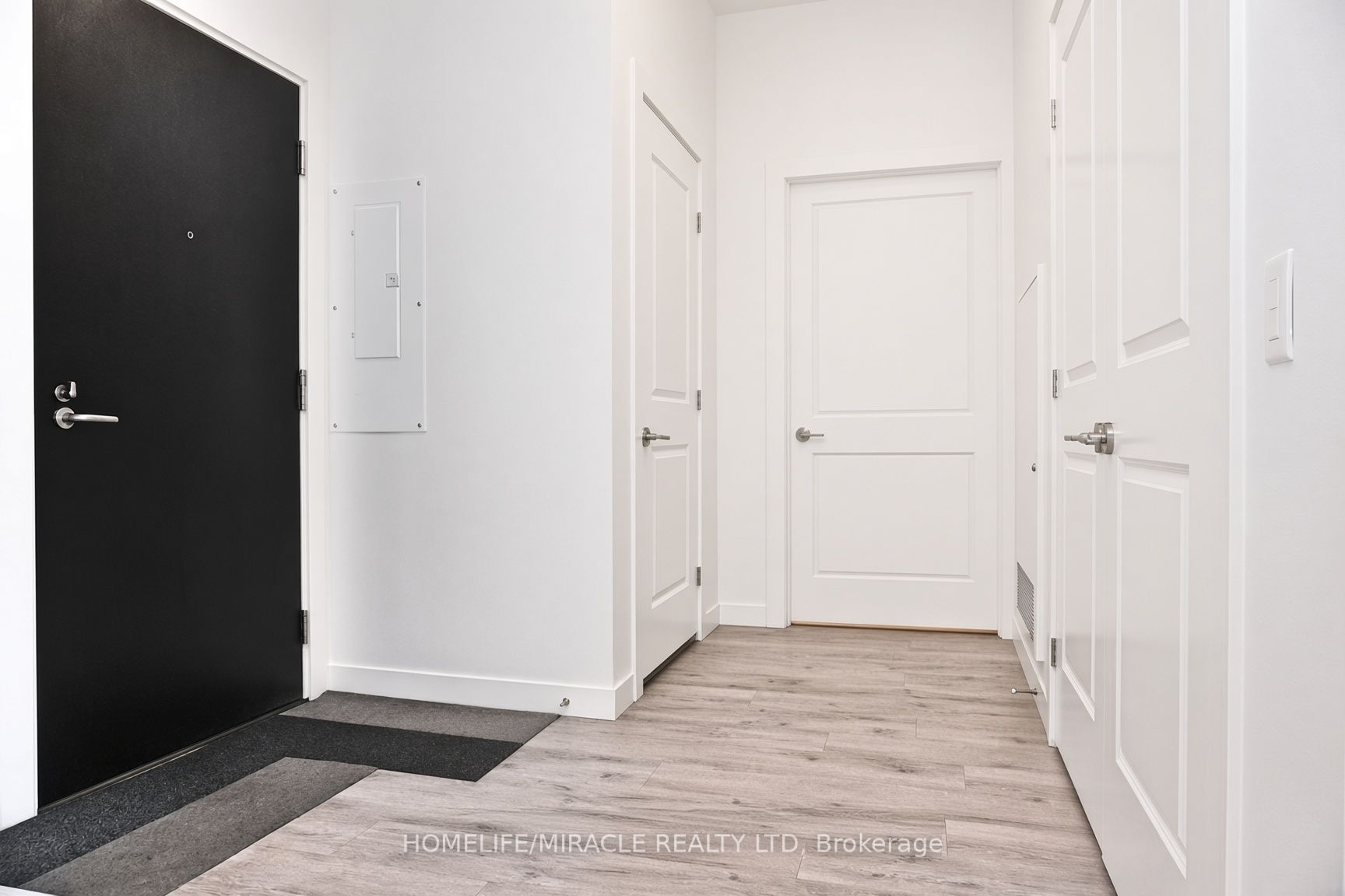 181 King Street S 607 Property Photo 2