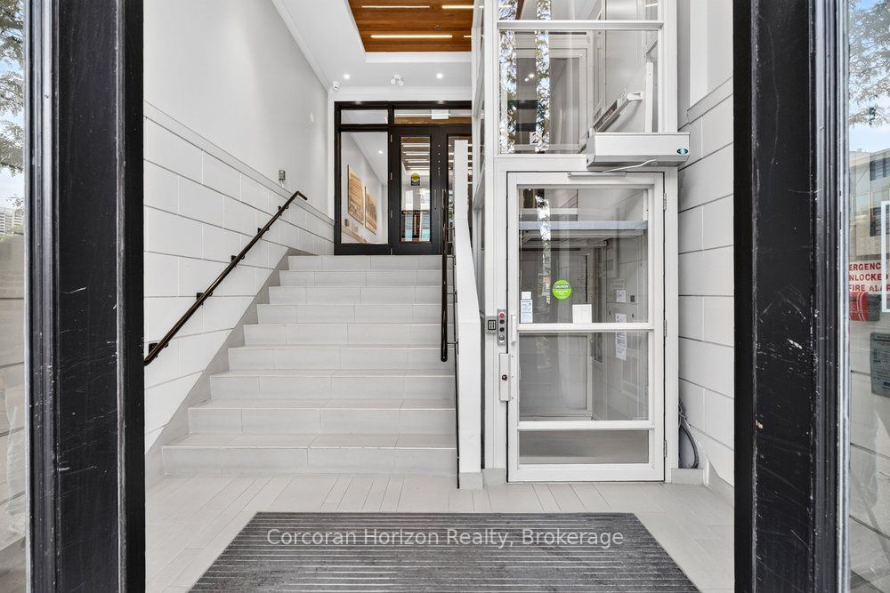 69 John Street S 350 Property Photo 4