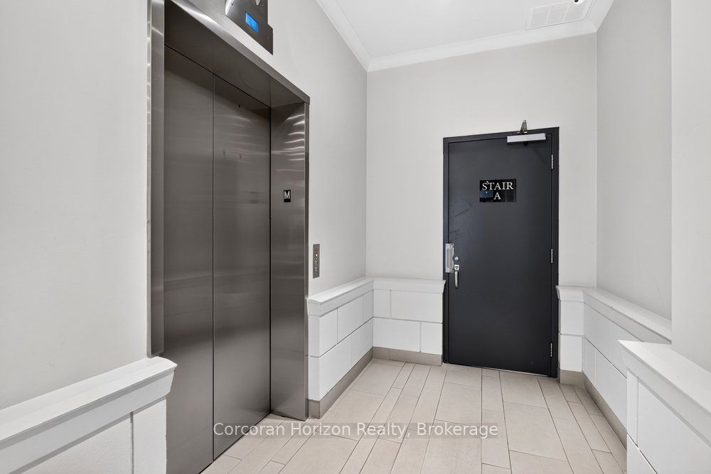 69 John Street S 350 Property Photo 7